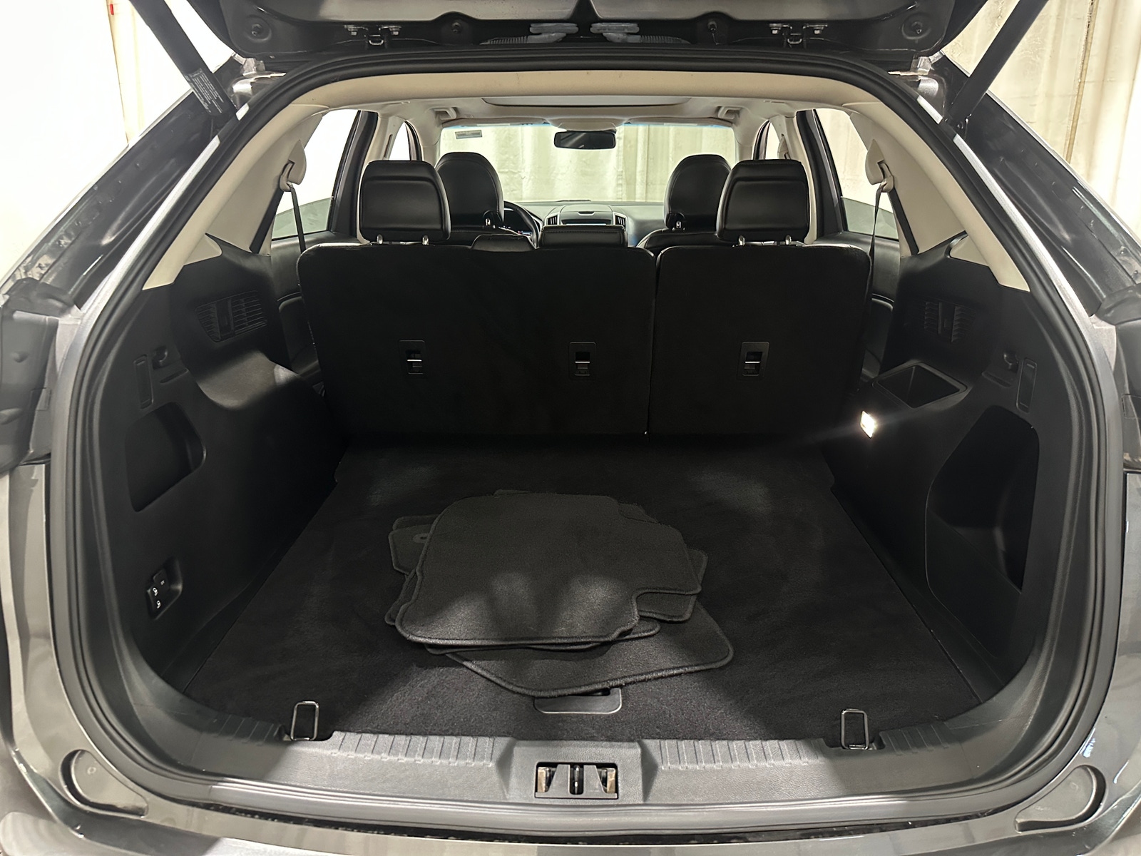 Thumbnail: 2019 Ford Edge - 6