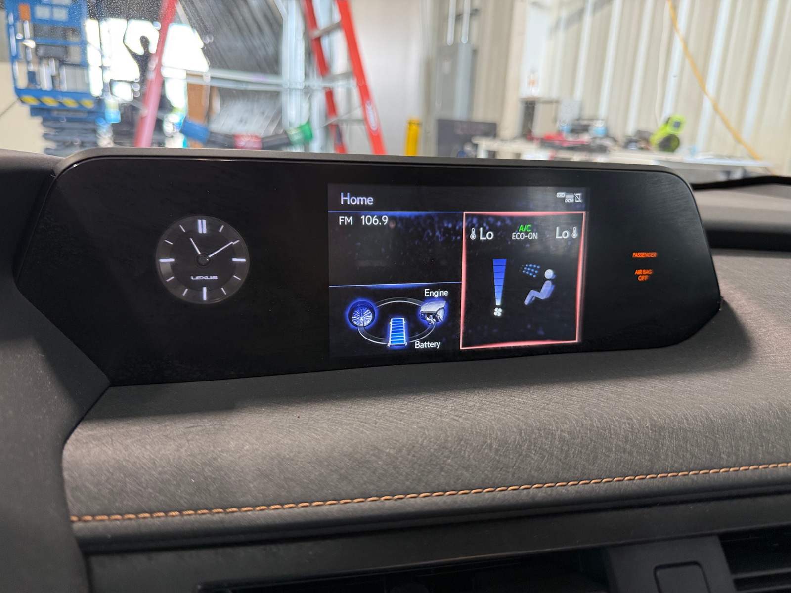Thumbnail: 2019 Lexus UX - 3
