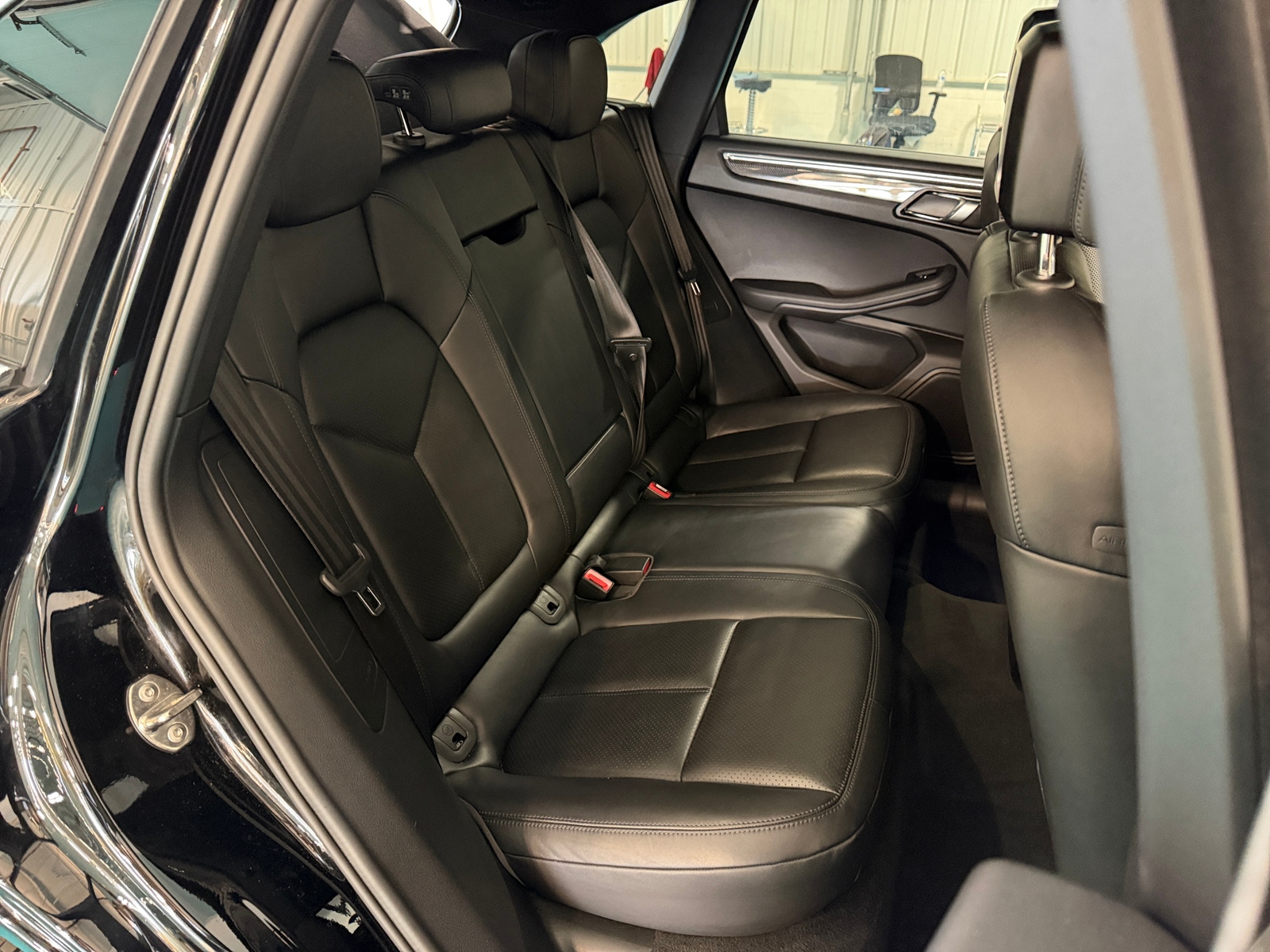 Thumbnail: 2016 Porsche Macan - 5