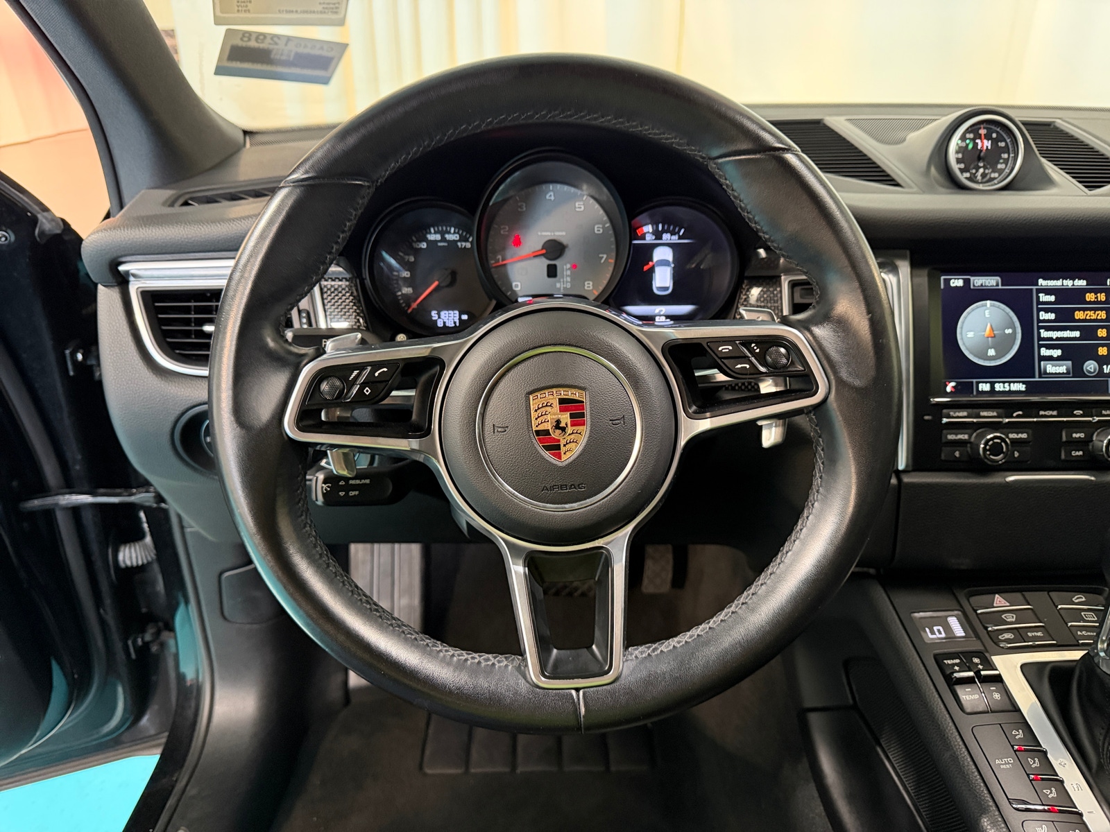 Thumbnail: 2016 Porsche Macan - 4