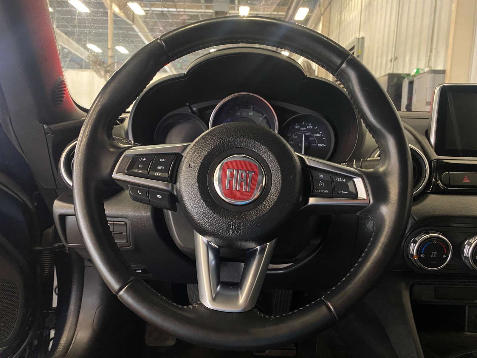 Thumbnail: 2018 Fiat 124 Spider - 3