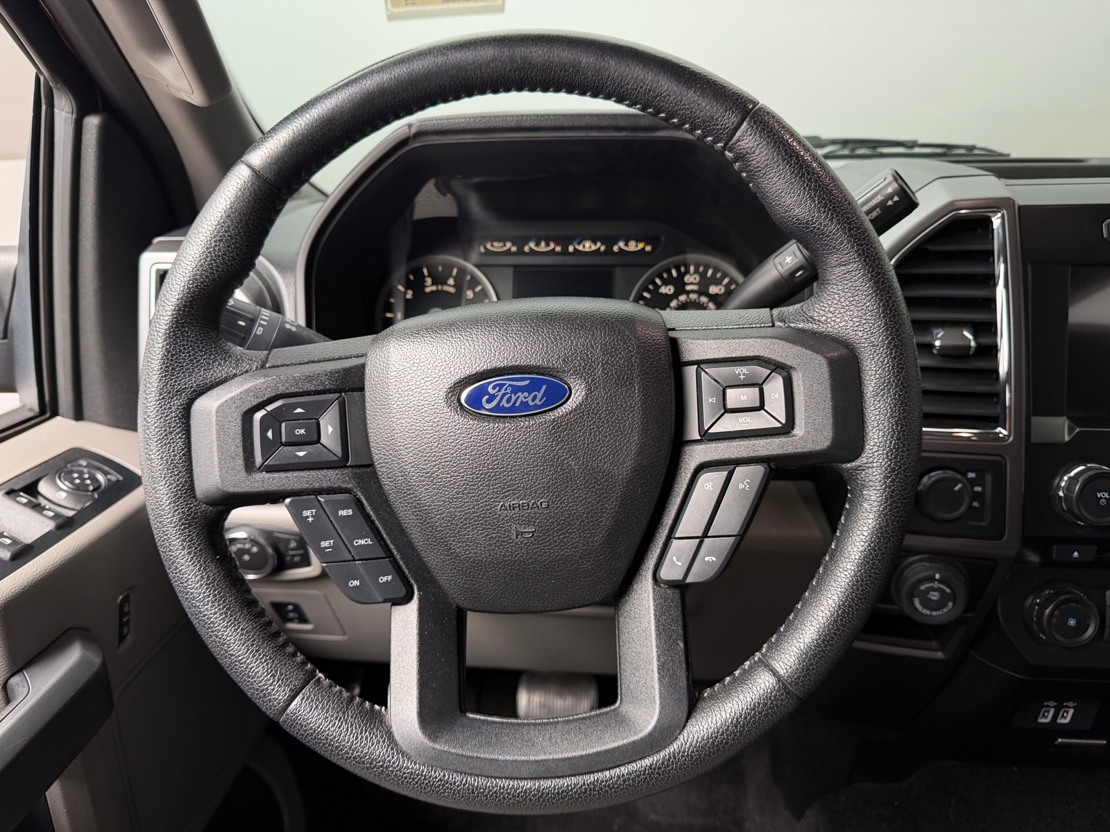 Thumbnail: 2016 Ford Econoline - 5