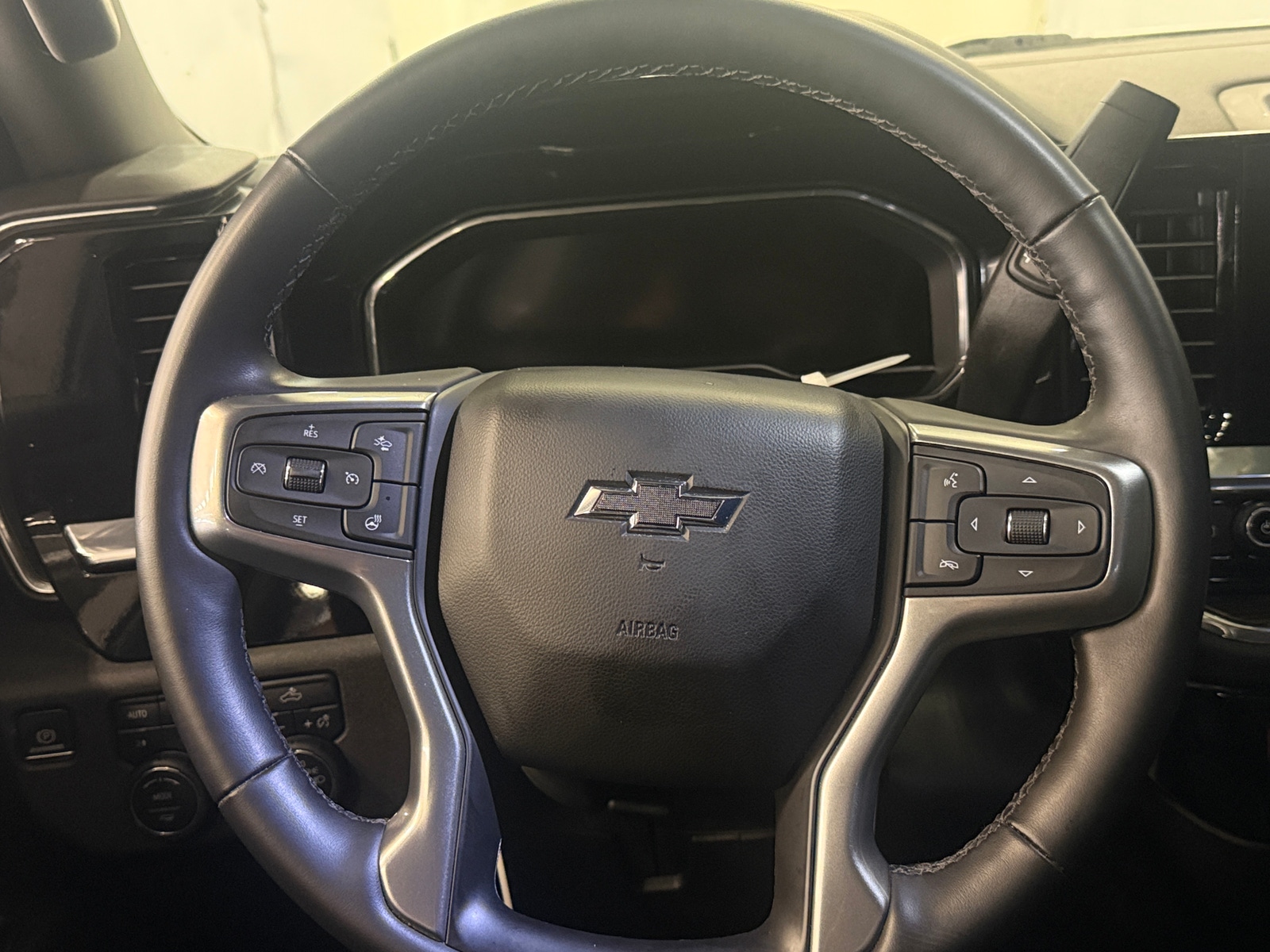 Thumbnail: 2024 Chevrolet Silverado 1500 - 5