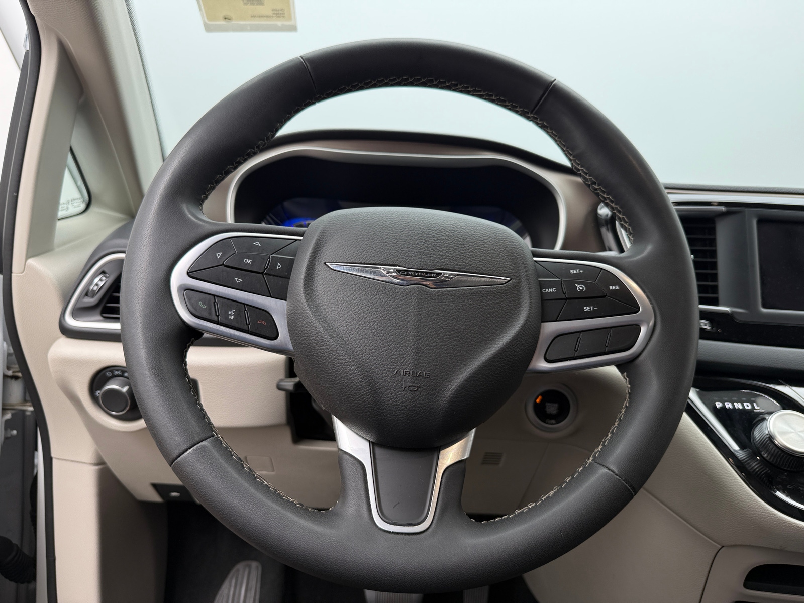 Thumbnail: 2023 Chrysler Voyager - 5
