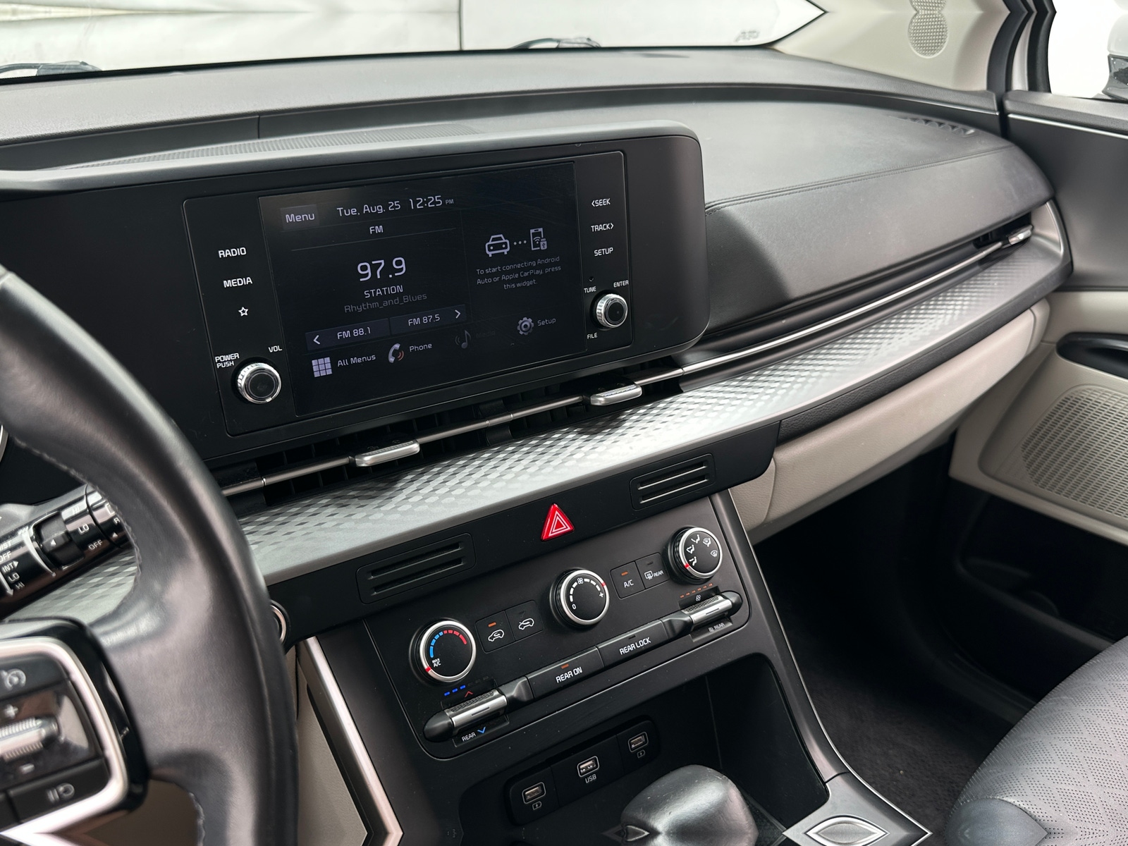 Thumbnail: 2022 Kia Carnival - 3