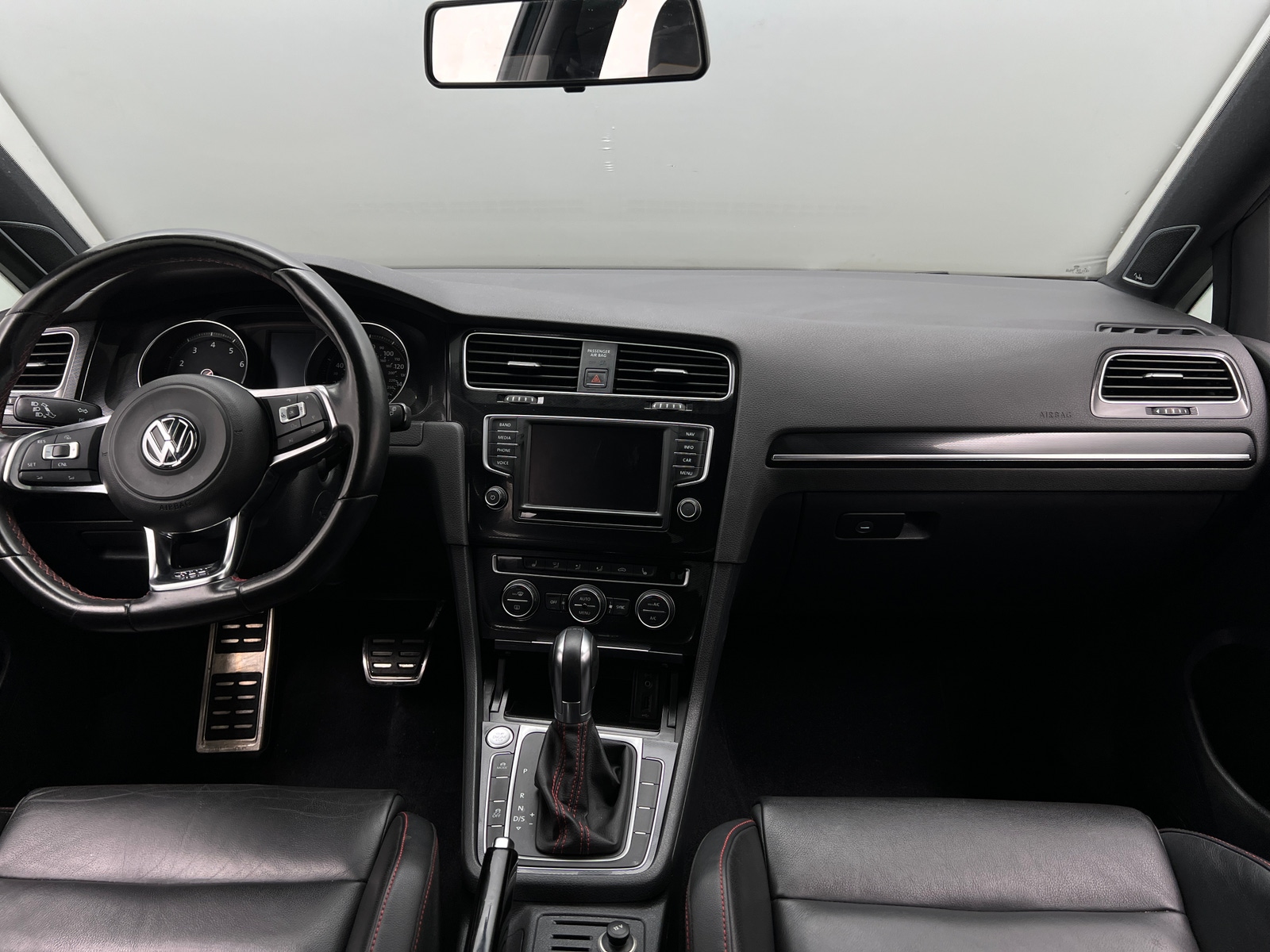 Thumbnail: 2016 Volkswagen Golf - 3