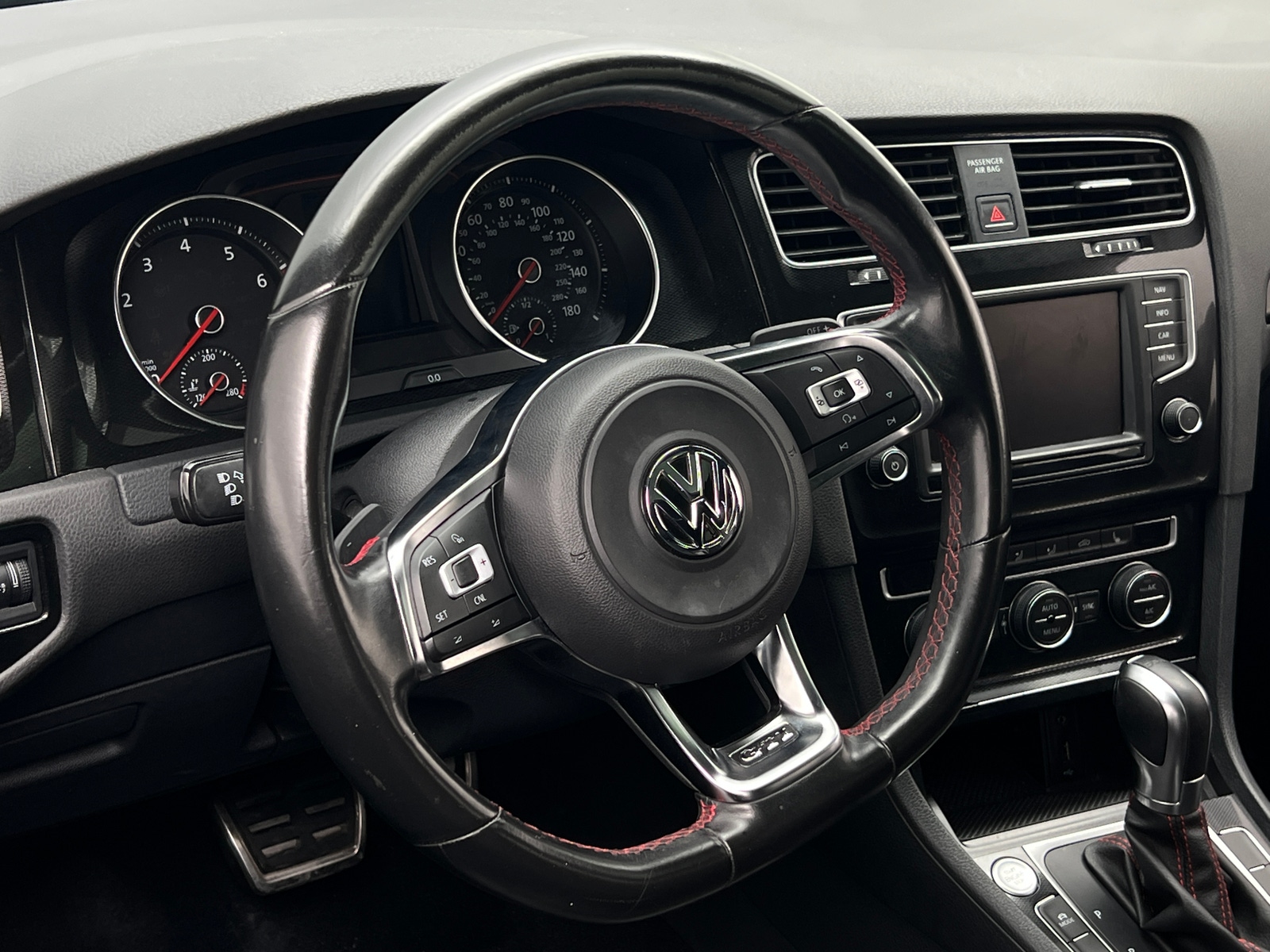 Thumbnail: 2016 Volkswagen Golf - 5