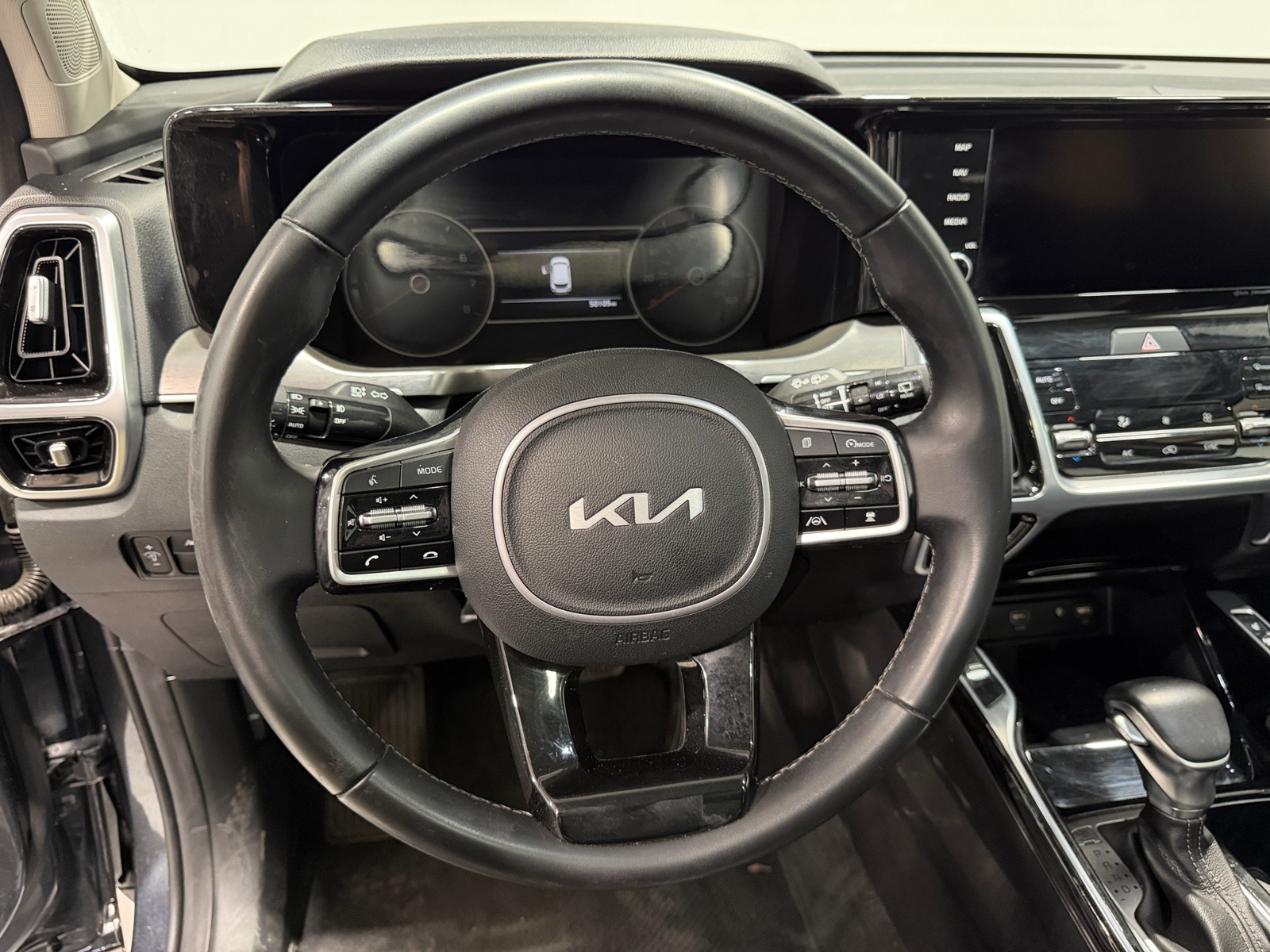 Thumbnail: 2022 Kia Sorento - 4