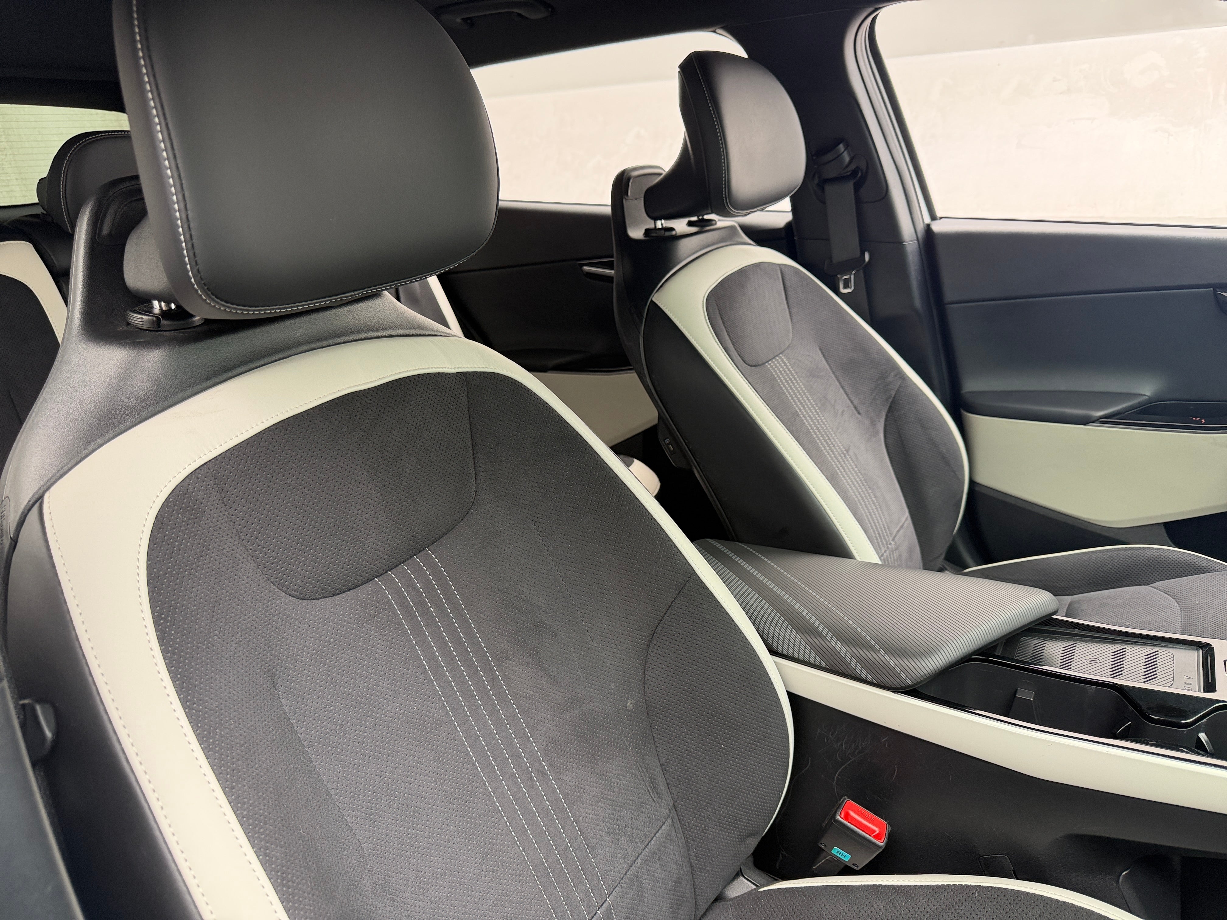 Used 2024 Kia EV6 GT-Line with VIN KNDC4DLC2R5195968 for sale in Oak Creek, WI
