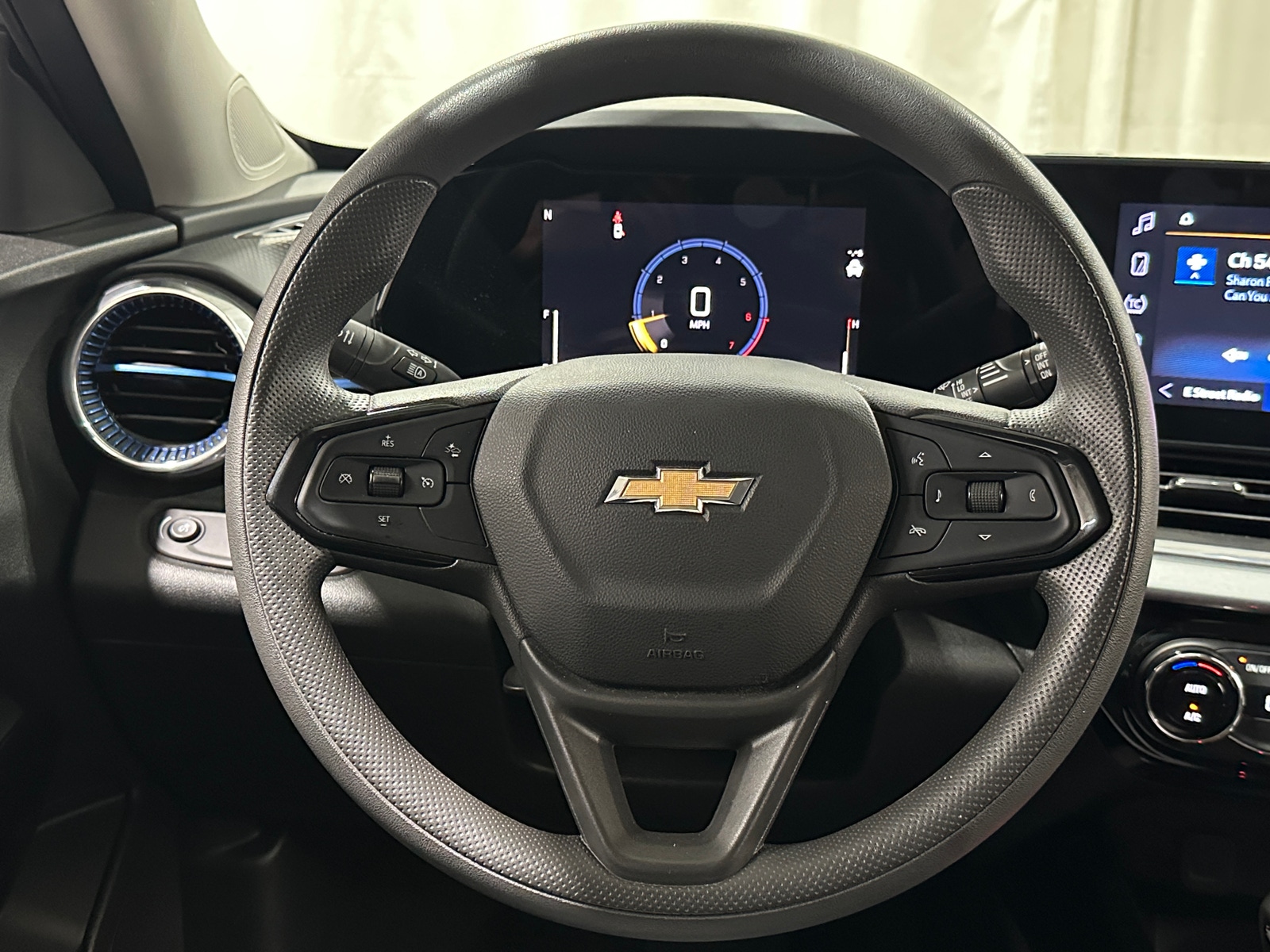 Thumbnail: 2025 Chevrolet Trax - 4