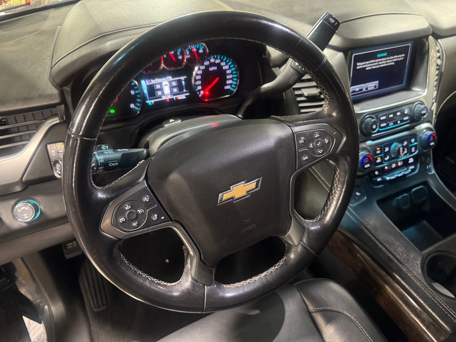 Thumbnail: 2019 Chevrolet Suburban - 4