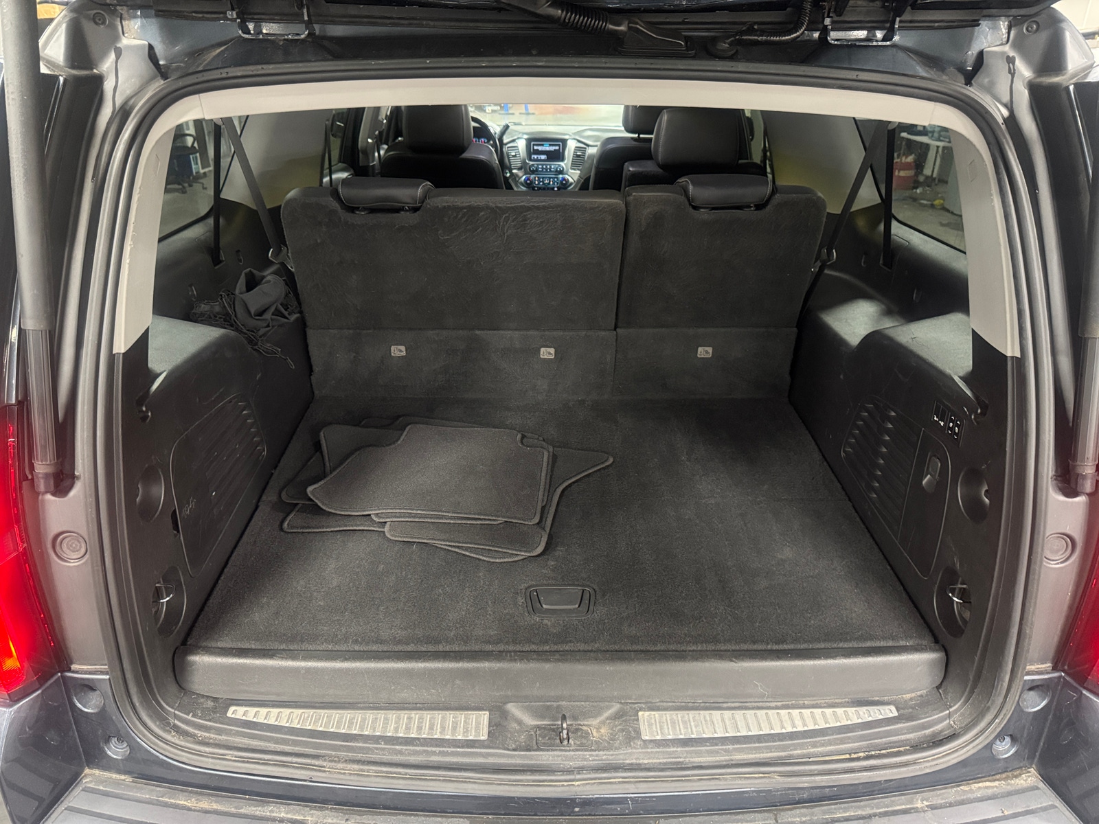 Thumbnail: 2019 Chevrolet Suburban - 6