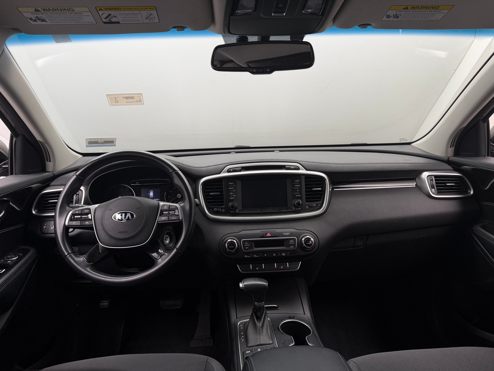 Thumbnail: 2019 Kia Sorento - 3