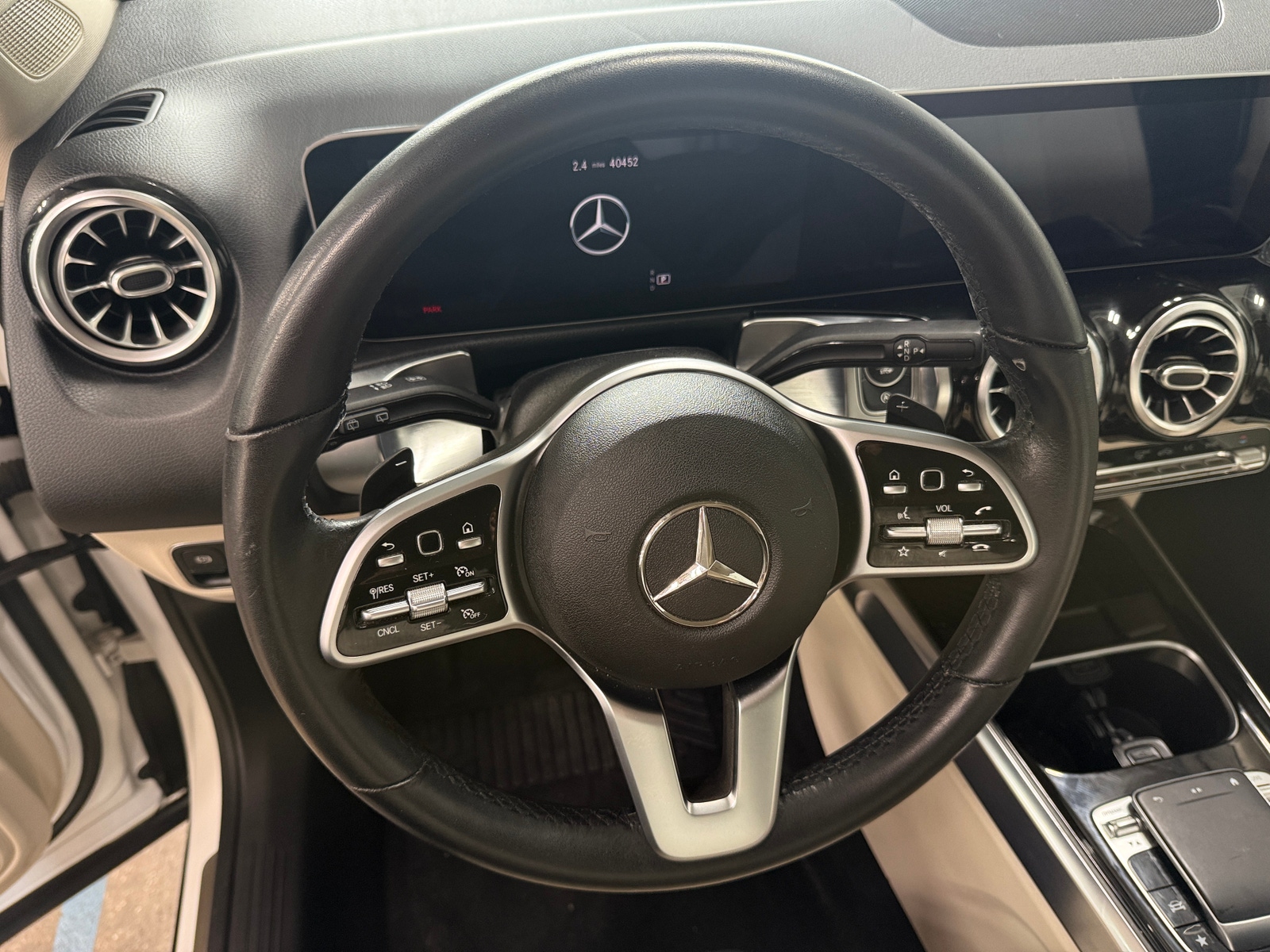 Thumbnail: 2020 Mercedes-Benz GLB - 4