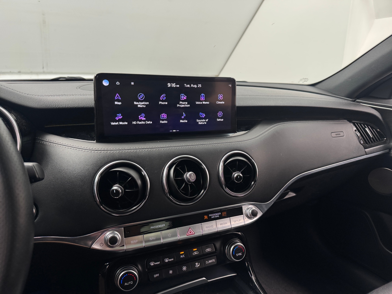 Thumbnail: 2022 Kia Stinger - 3