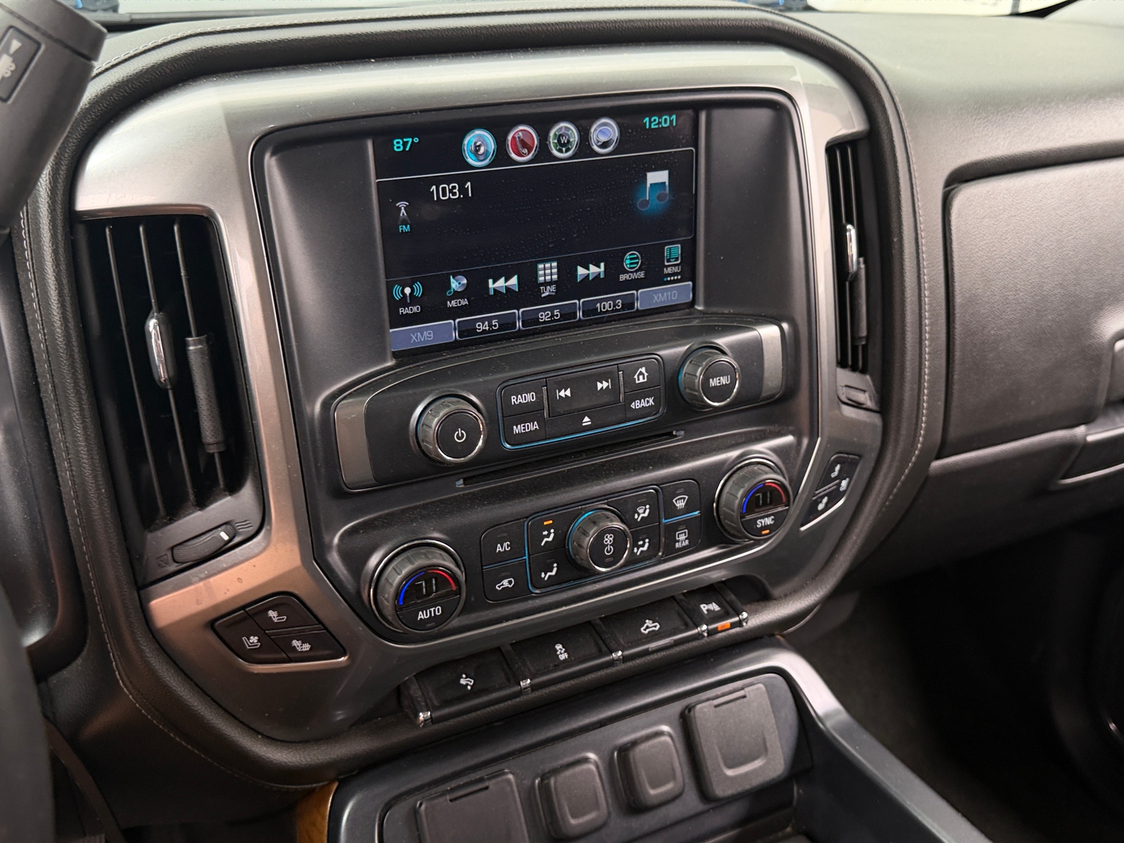 Thumbnail: 2016 Chevrolet Silverado 1500 - 3