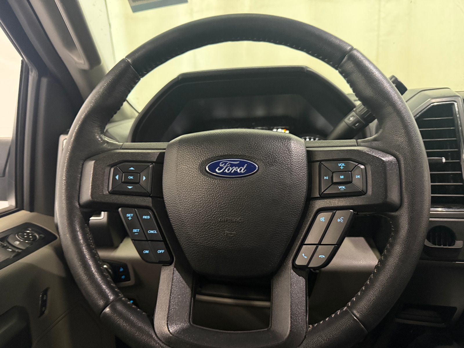 Thumbnail: 2020 Ford Econoline - 5