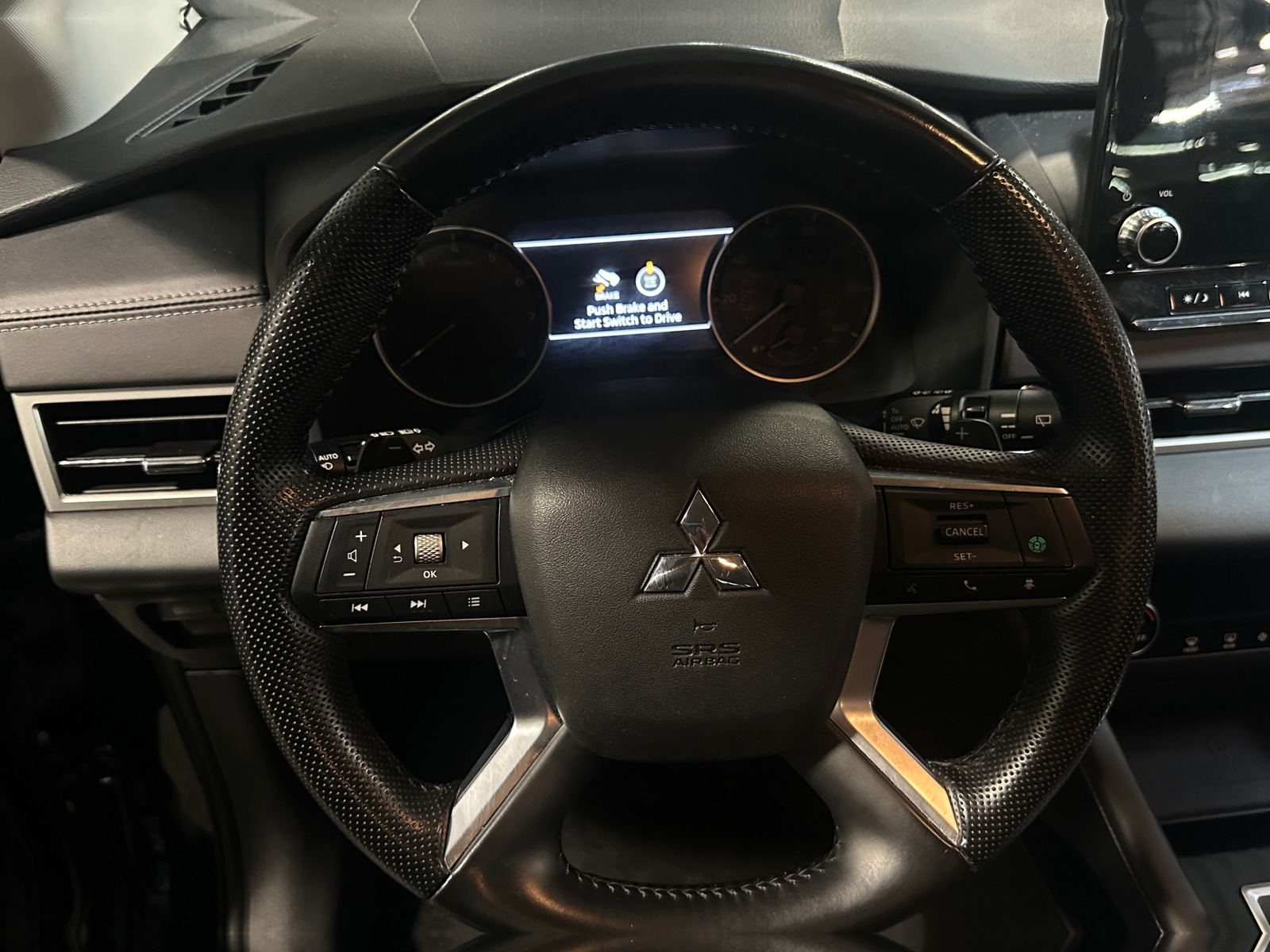 Thumbnail: 2024 Mitsubishi Outlander - 4