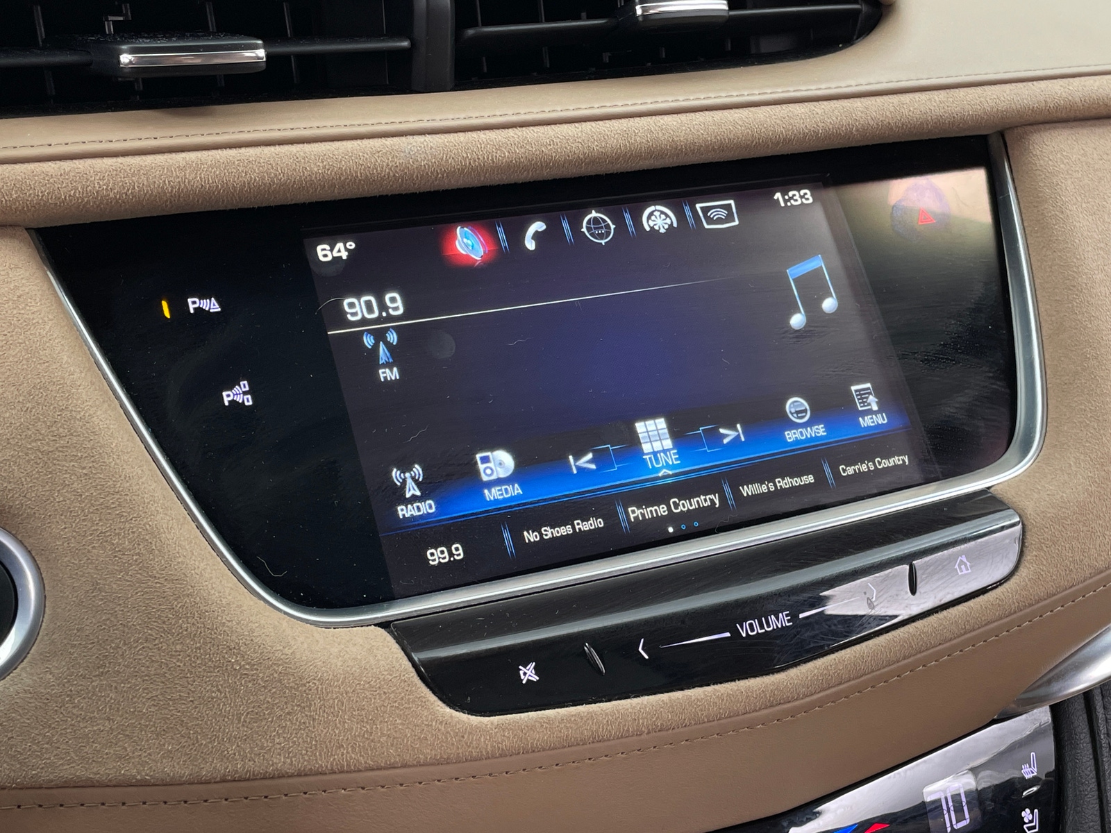 Thumbnail: 2017 Cadillac XT5 - 3