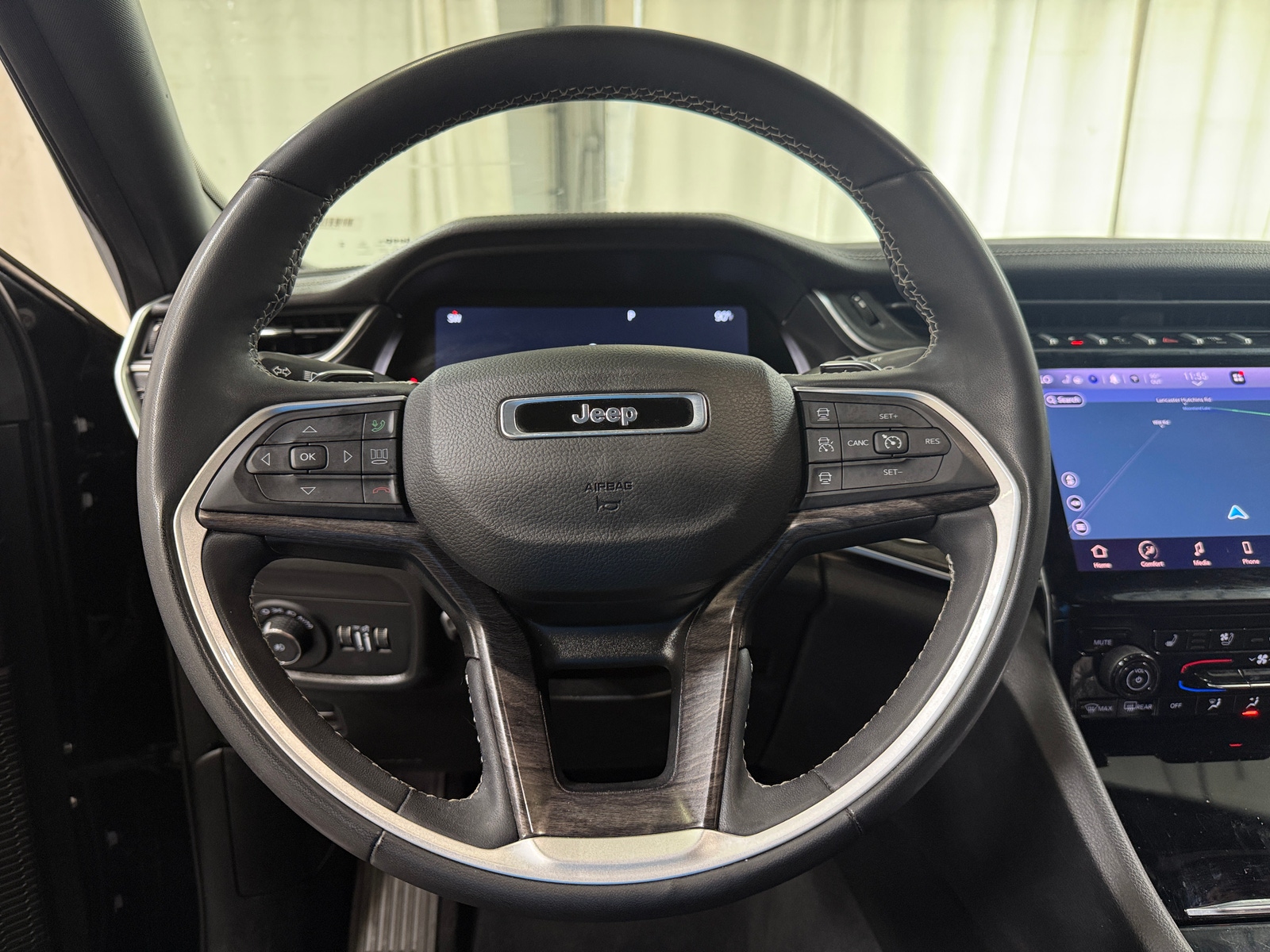 Thumbnail: 2024 Jeep Grand Cherokee L - 4