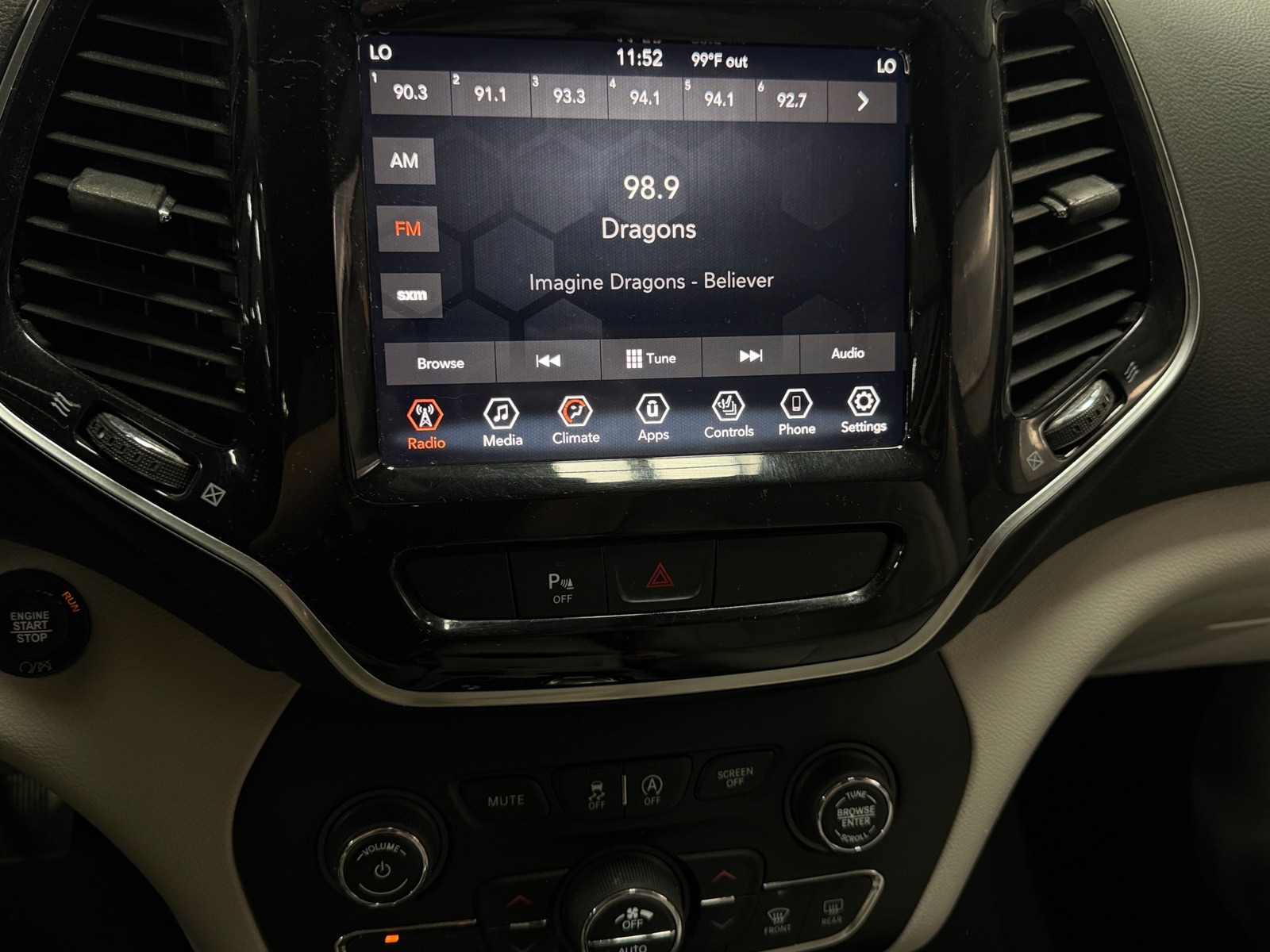 Thumbnail: 2019 Jeep Cherokee - 3