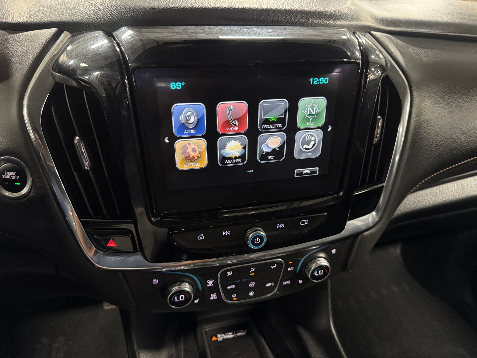 Thumbnail: 2018 Chevrolet Traverse - 3