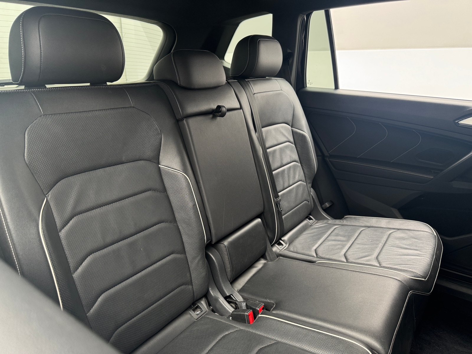 Thumbnail: 2022 Volkswagen Tiguan - 5