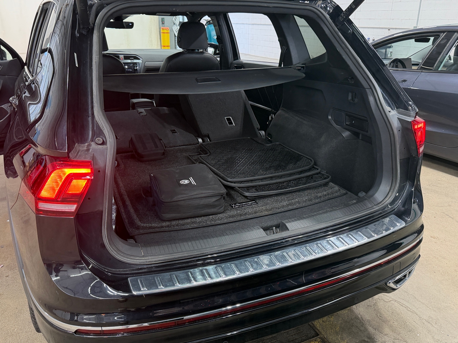 Thumbnail: 2022 Volkswagen Tiguan - 6