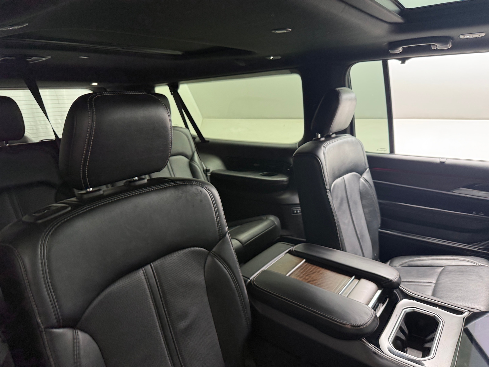 Thumbnail: 2024 Jeep Grand Wagoneer L - 5