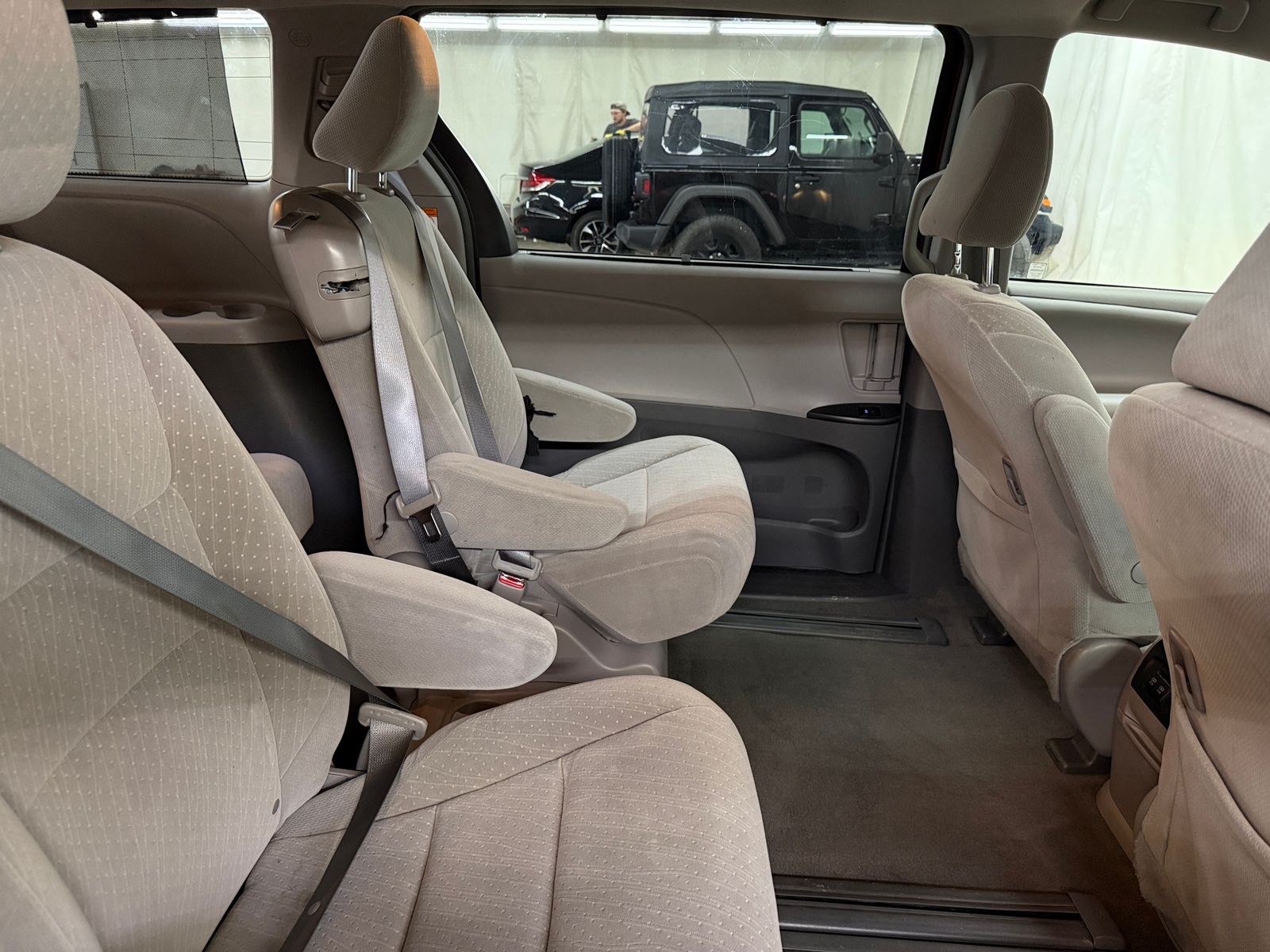 Thumbnail: 2018 Toyota Sienna - 6