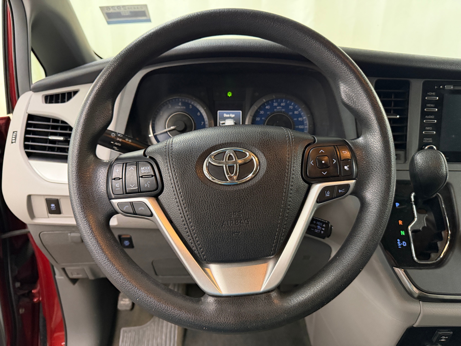 Thumbnail: 2018 Toyota Sienna - 5