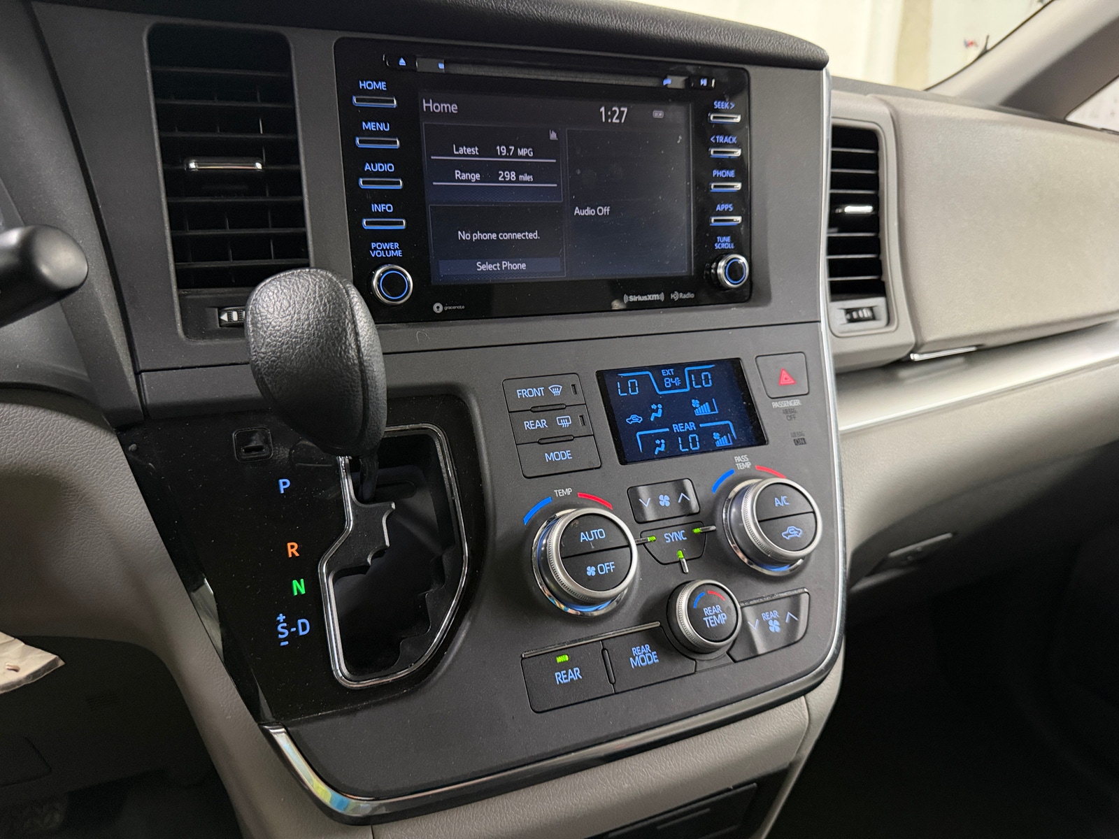 Thumbnail: 2018 Toyota Sienna - 4