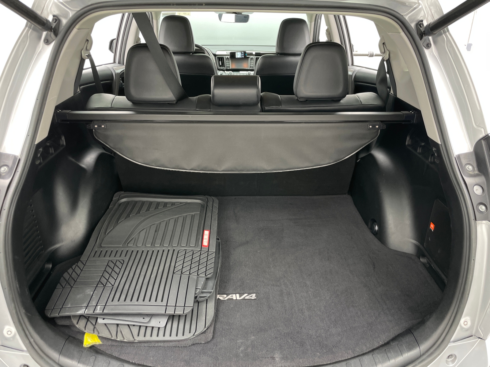Thumbnail: 2017 Toyota RAV4 - 6