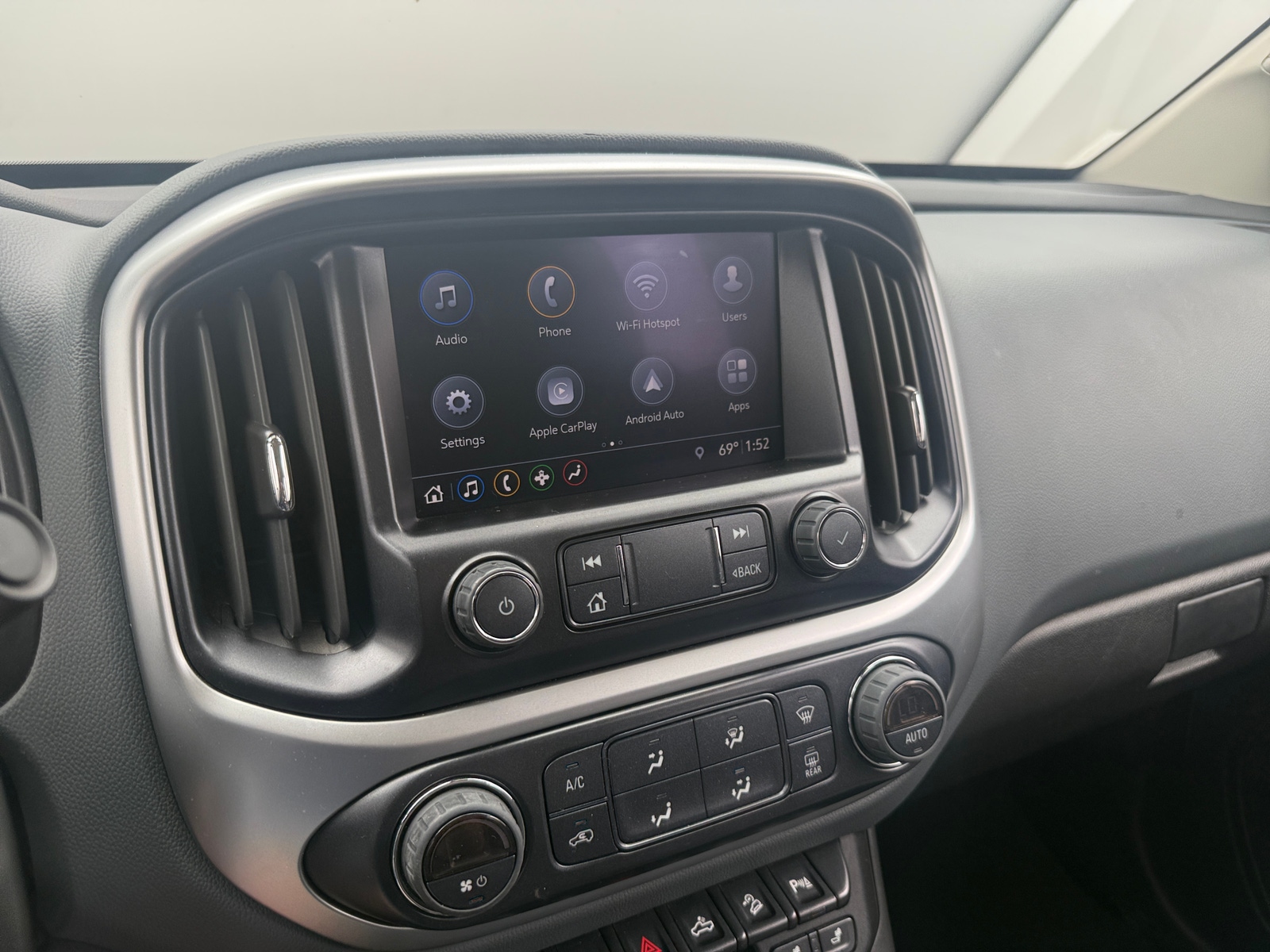 Thumbnail: 2022 Chevrolet Colorado - 3