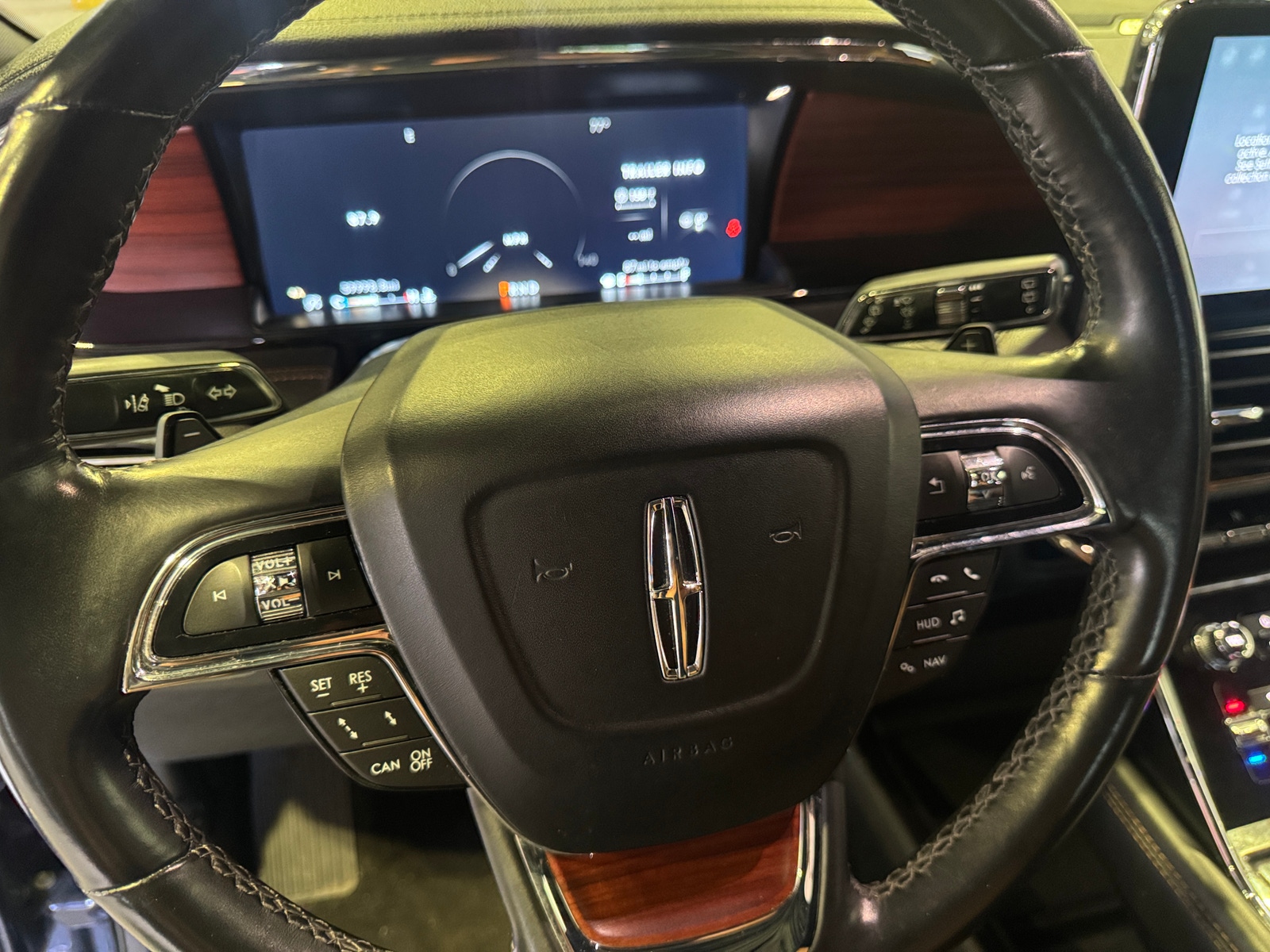 Thumbnail: 2021 Lincoln Navigator - 4