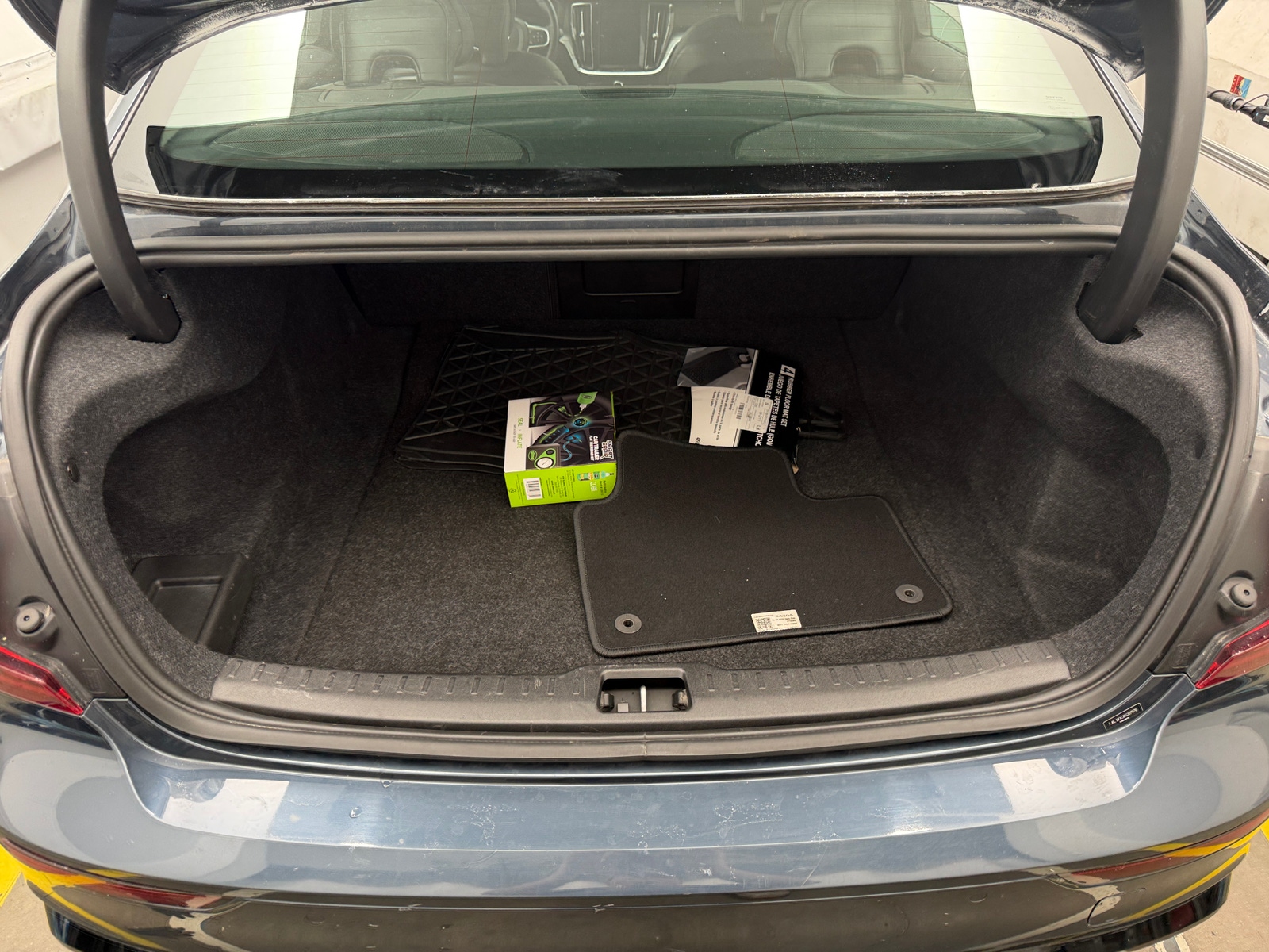 Thumbnail: 2024 Volvo S60 - 6