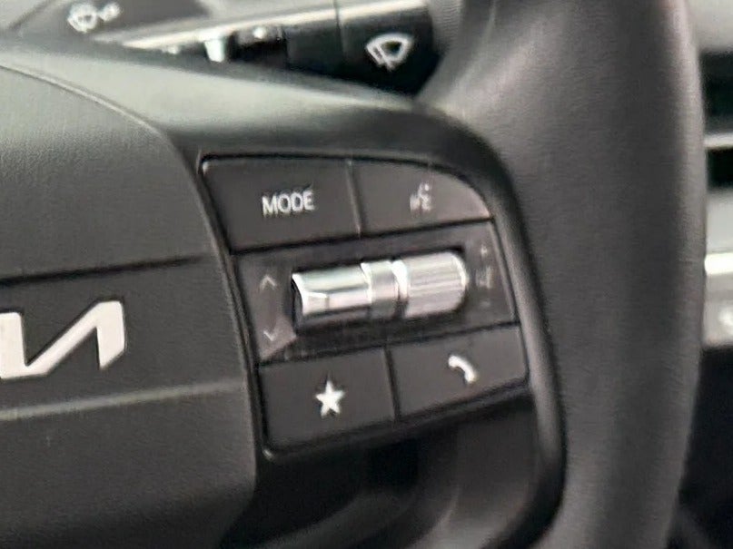 2025 Kia K4 LXS - Photo 16