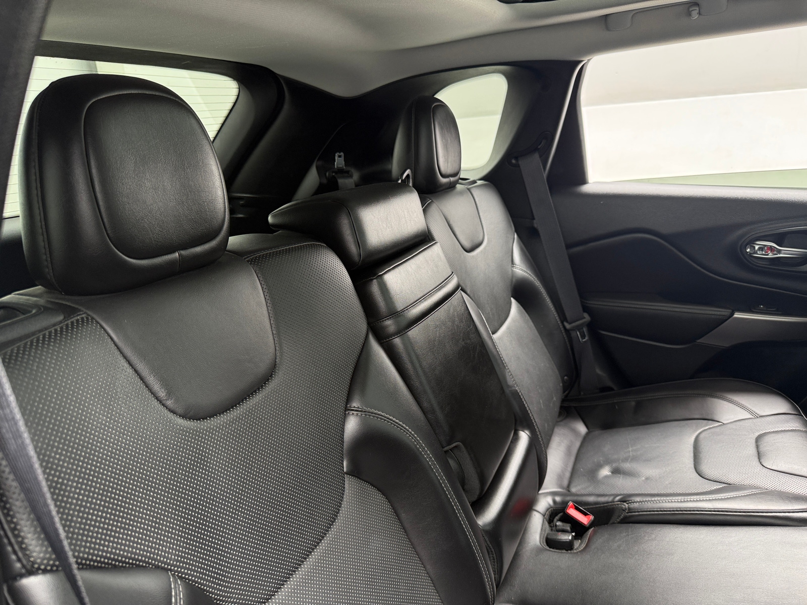 Thumbnail: 2019 Jeep Cherokee - 5