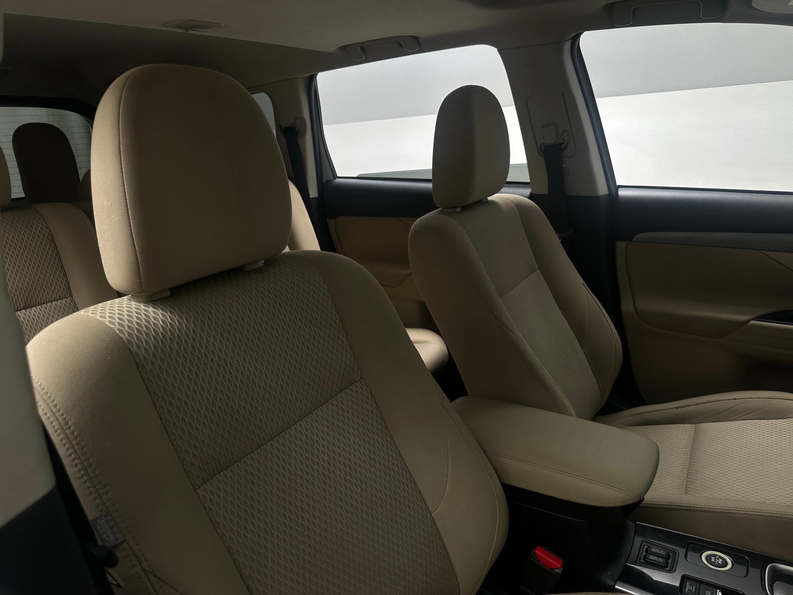 Thumbnail: 2017 Mitsubishi Outlander - 2