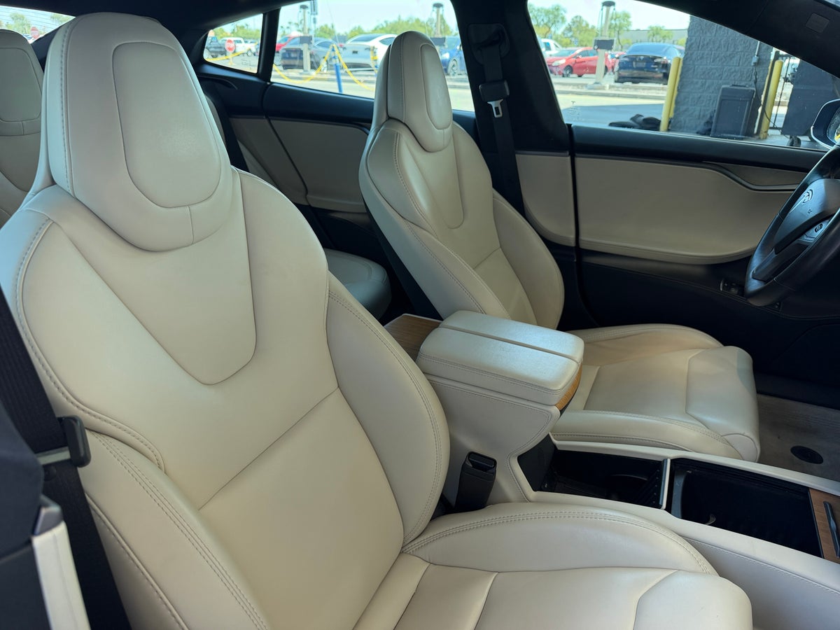 2019 Tesla Model S Long Range in Deep Blue Metallic — photo 2