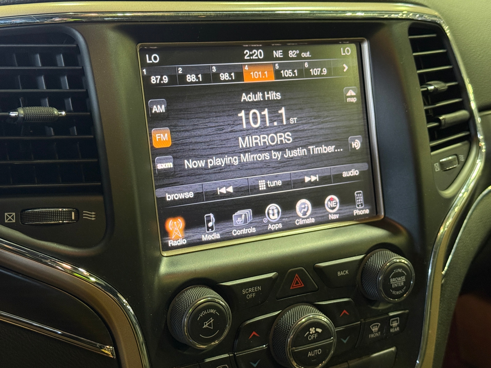 Thumbnail: 2015 Jeep Grand Cherokee - 3