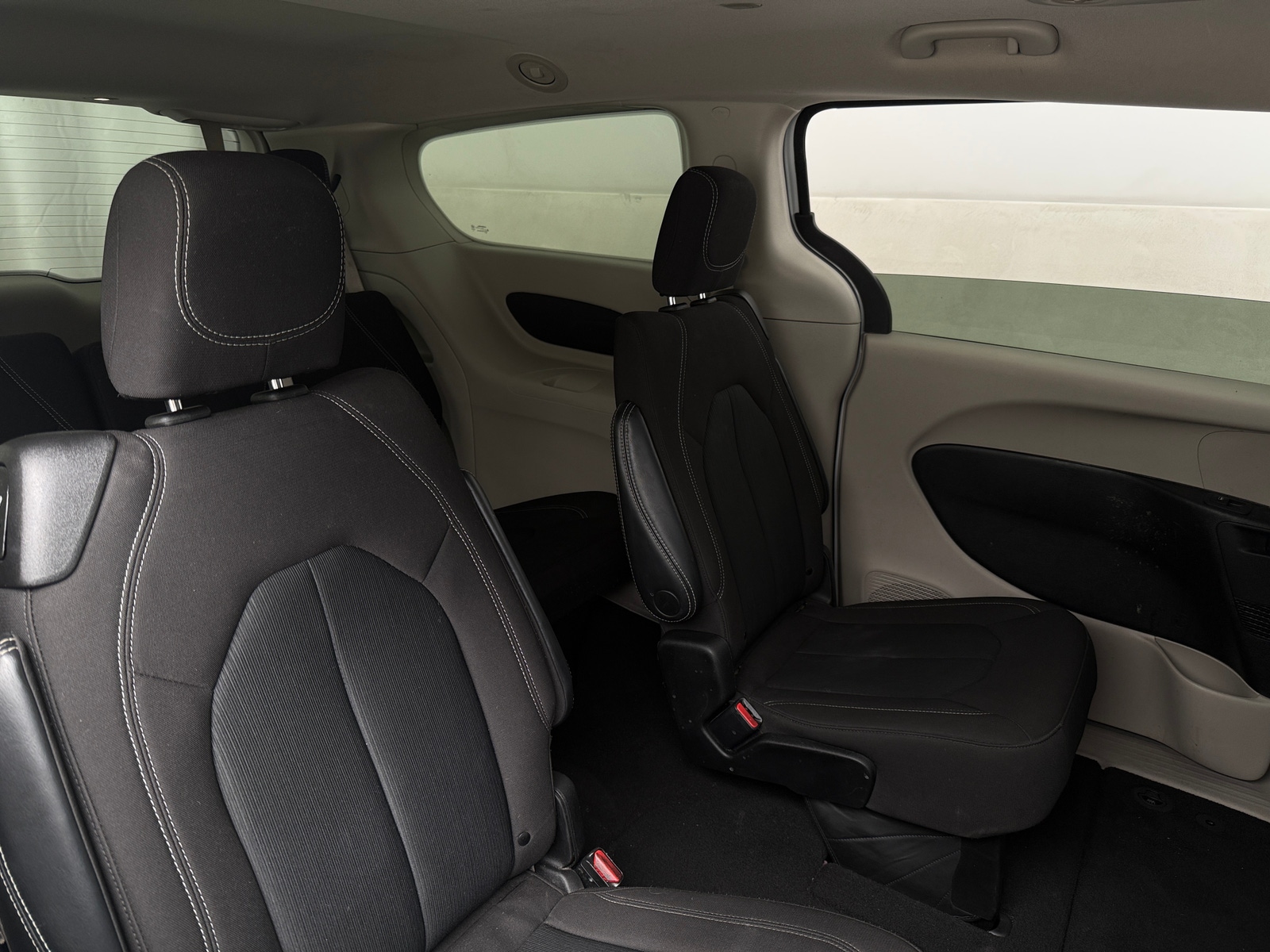 Thumbnail: 2023 Chrysler Voyager - 6