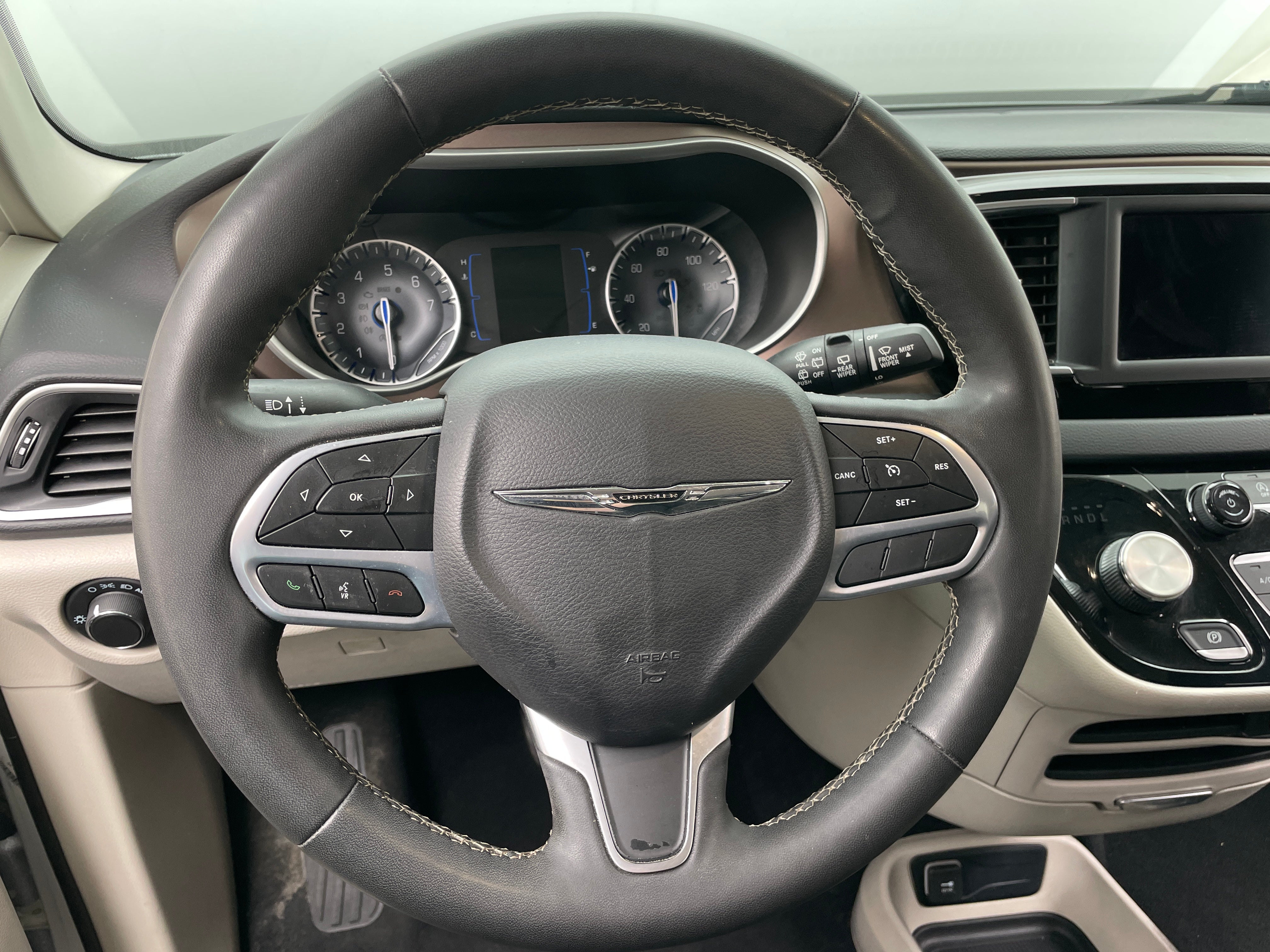2023 Chrysler Voyager