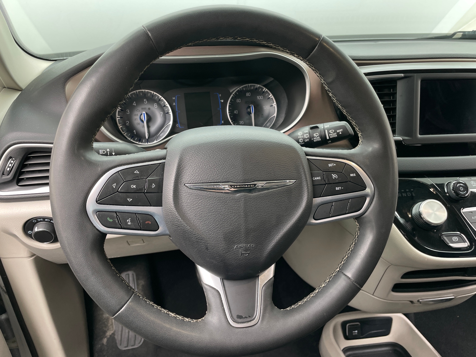 Thumbnail: 2023 Chrysler Voyager - 5