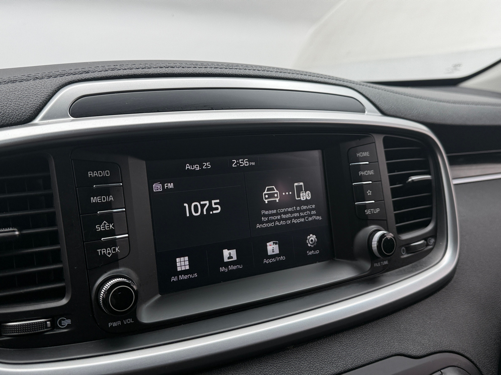 Thumbnail: 2020 Kia Sorento - 4