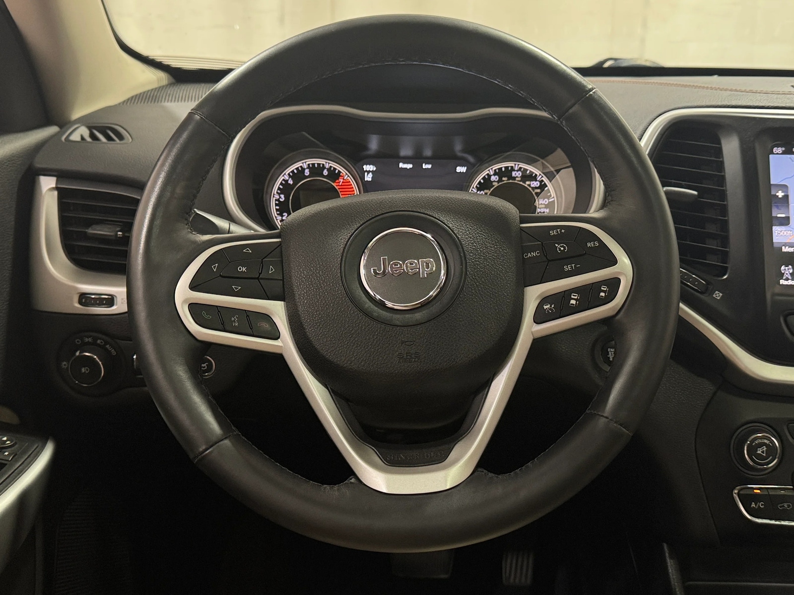 Thumbnail: 2017 Jeep Cherokee - 4