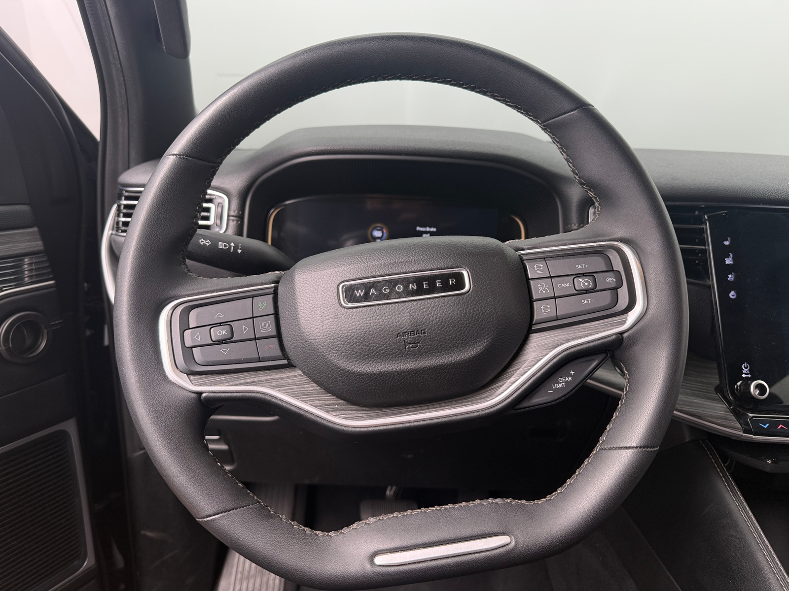 Thumbnail: 2024 Jeep Wagoneer - 4