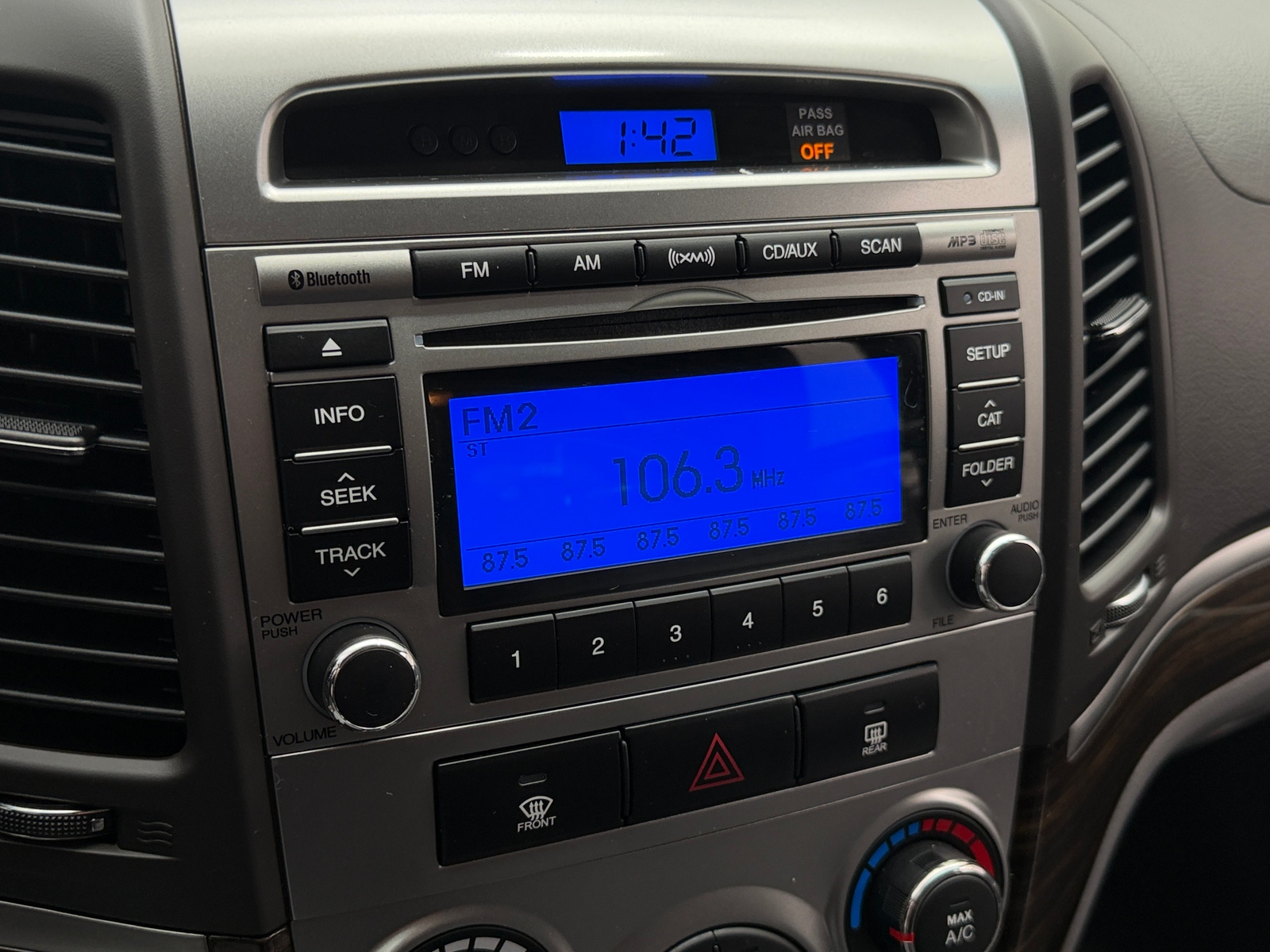 Thumbnail: 2011 Hyundai Santa Fe - 4