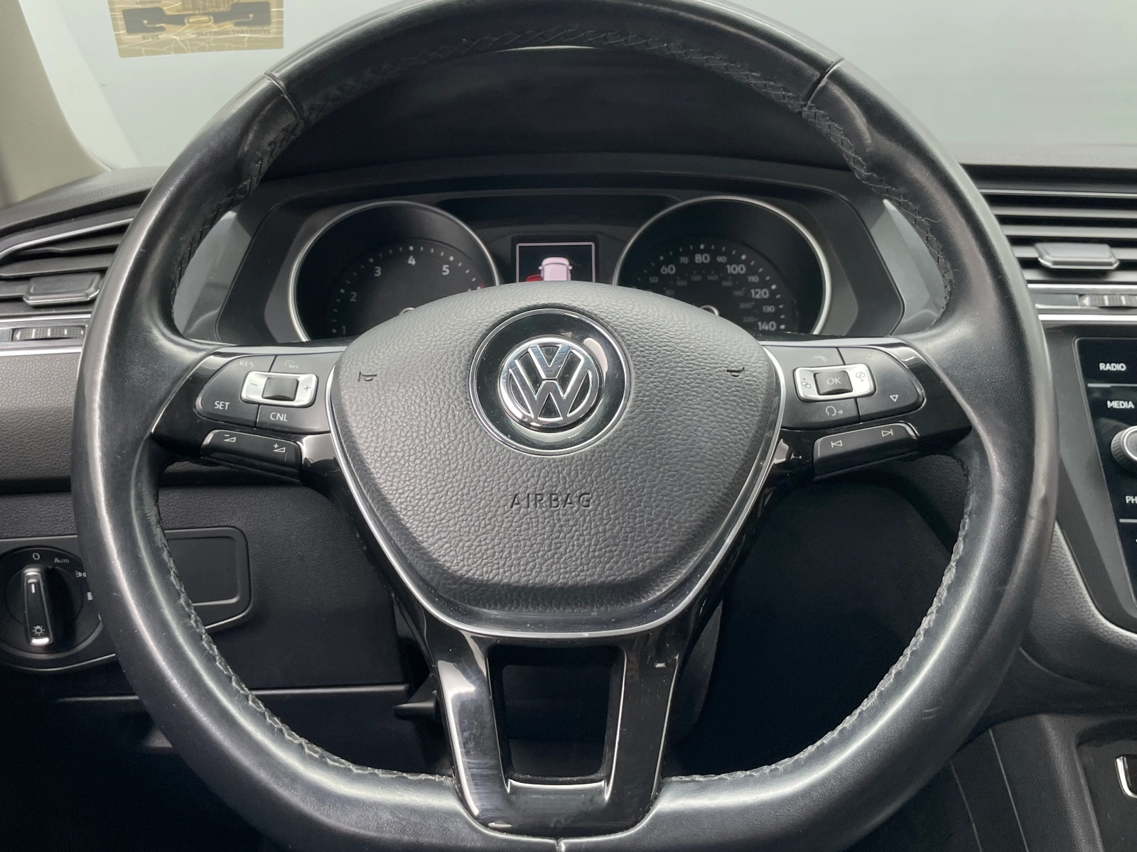 Thumbnail: 2018 Volkswagen Tiguan - 4