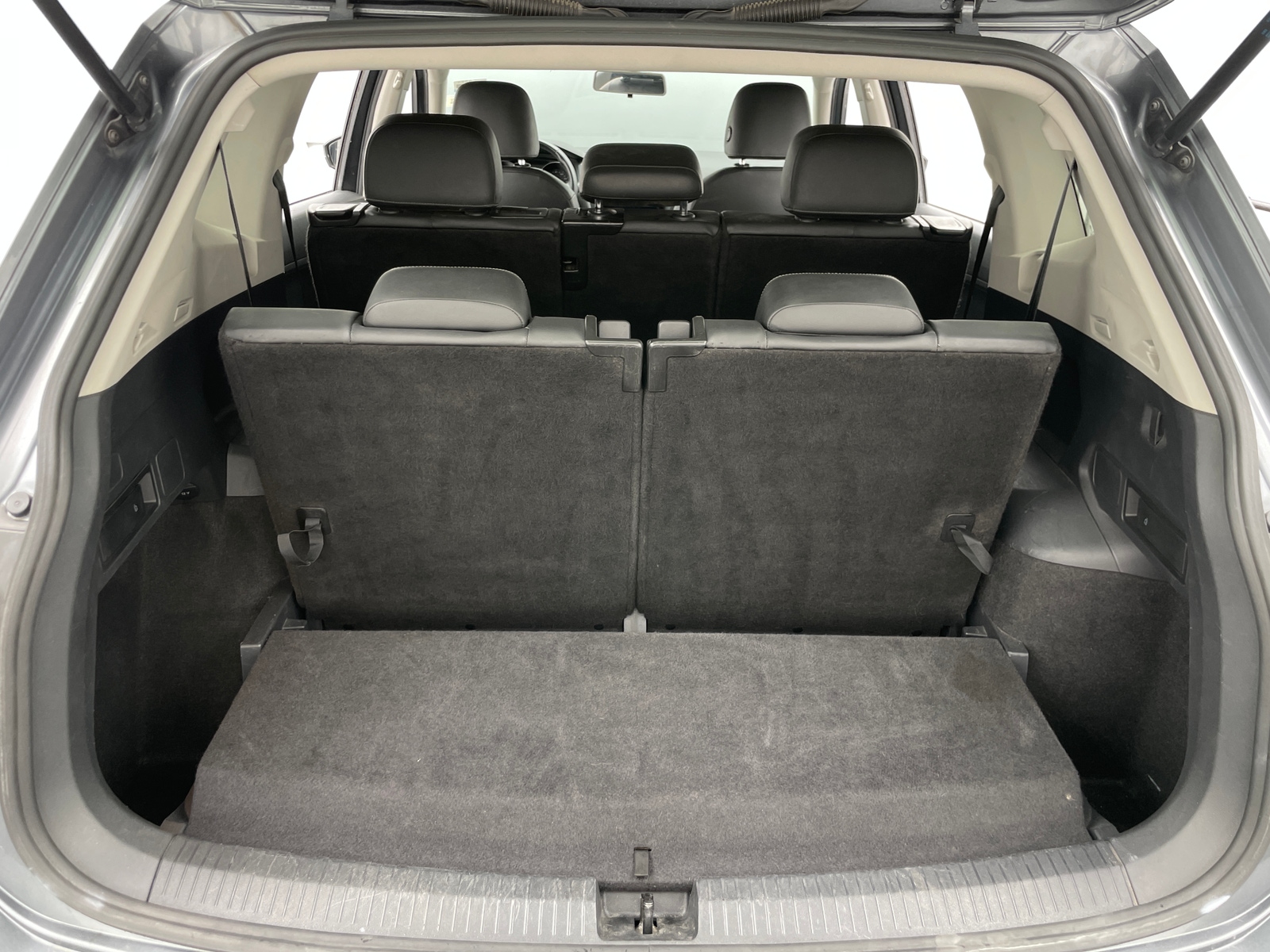 Thumbnail: 2018 Volkswagen Tiguan - 6